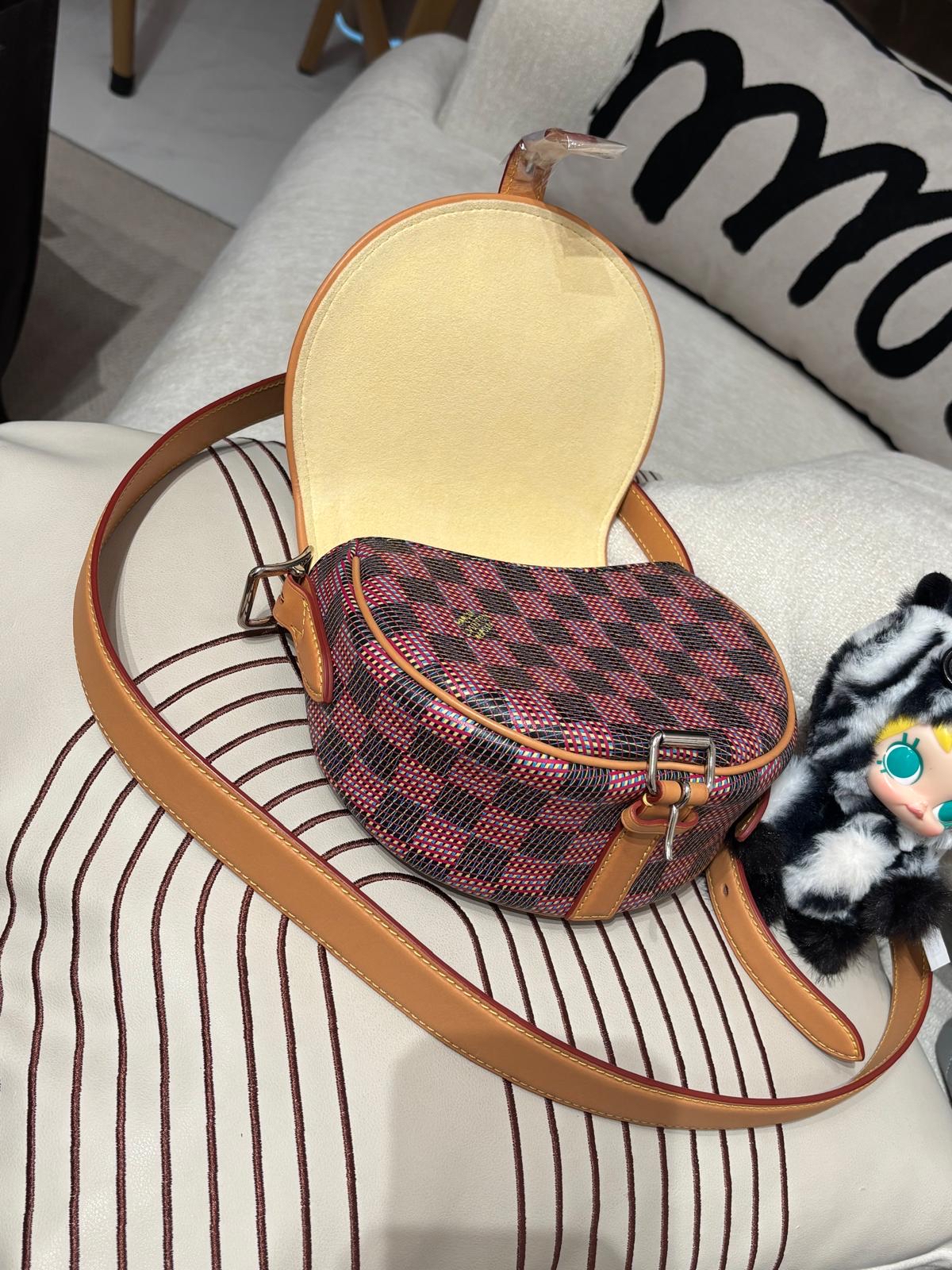 Lv tambourine 限量版 limited edition  100%Authentic ,unused ✅dust bag✅booklet✅box