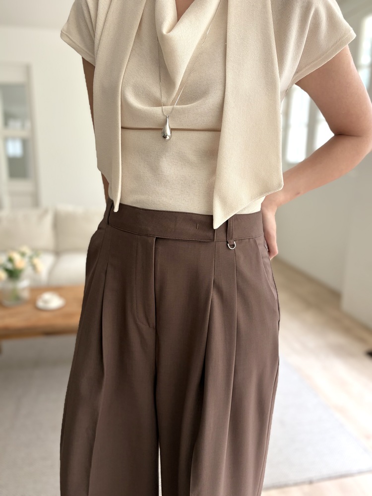 [極薄!] Strap Detail Pleated Pants (Brown)