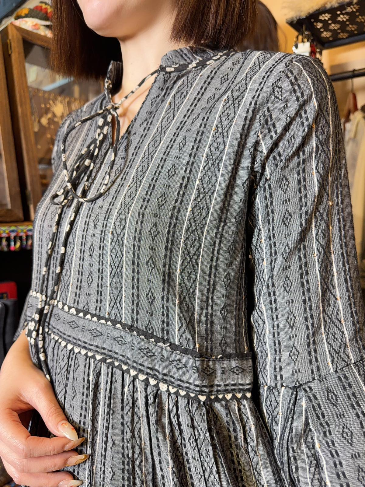 Grey Tone Straight Line Pattern Short OP 37" #1363