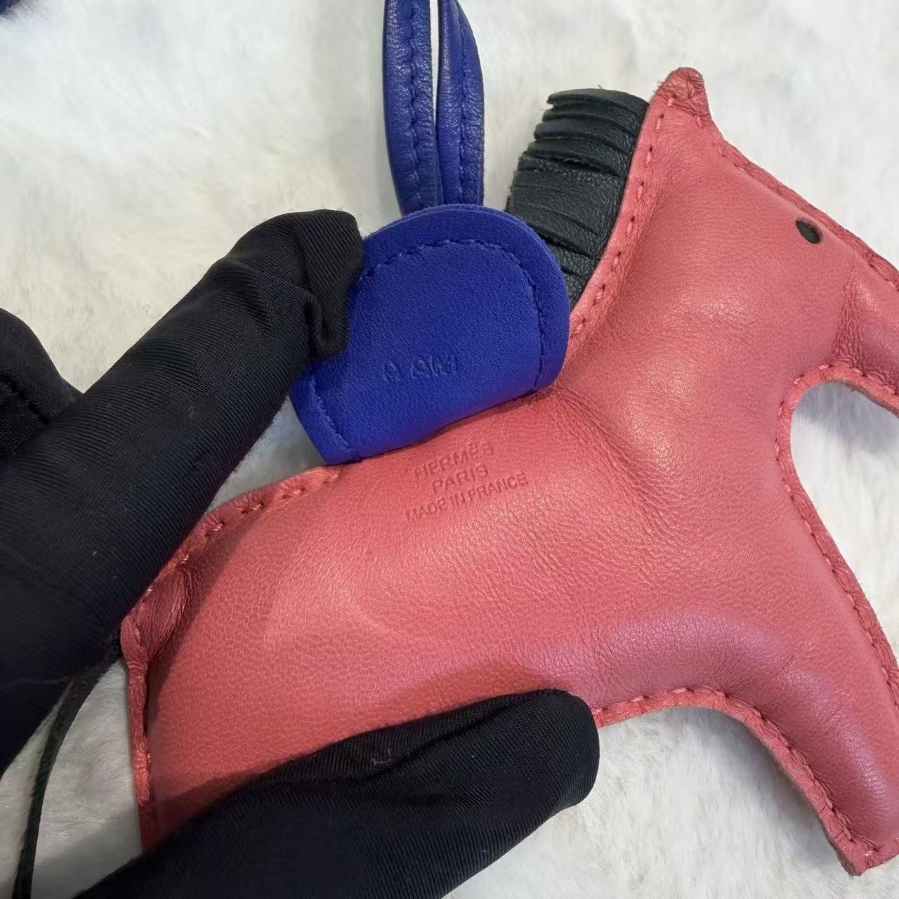 Hermes 罕有粉色中號馬吊飾