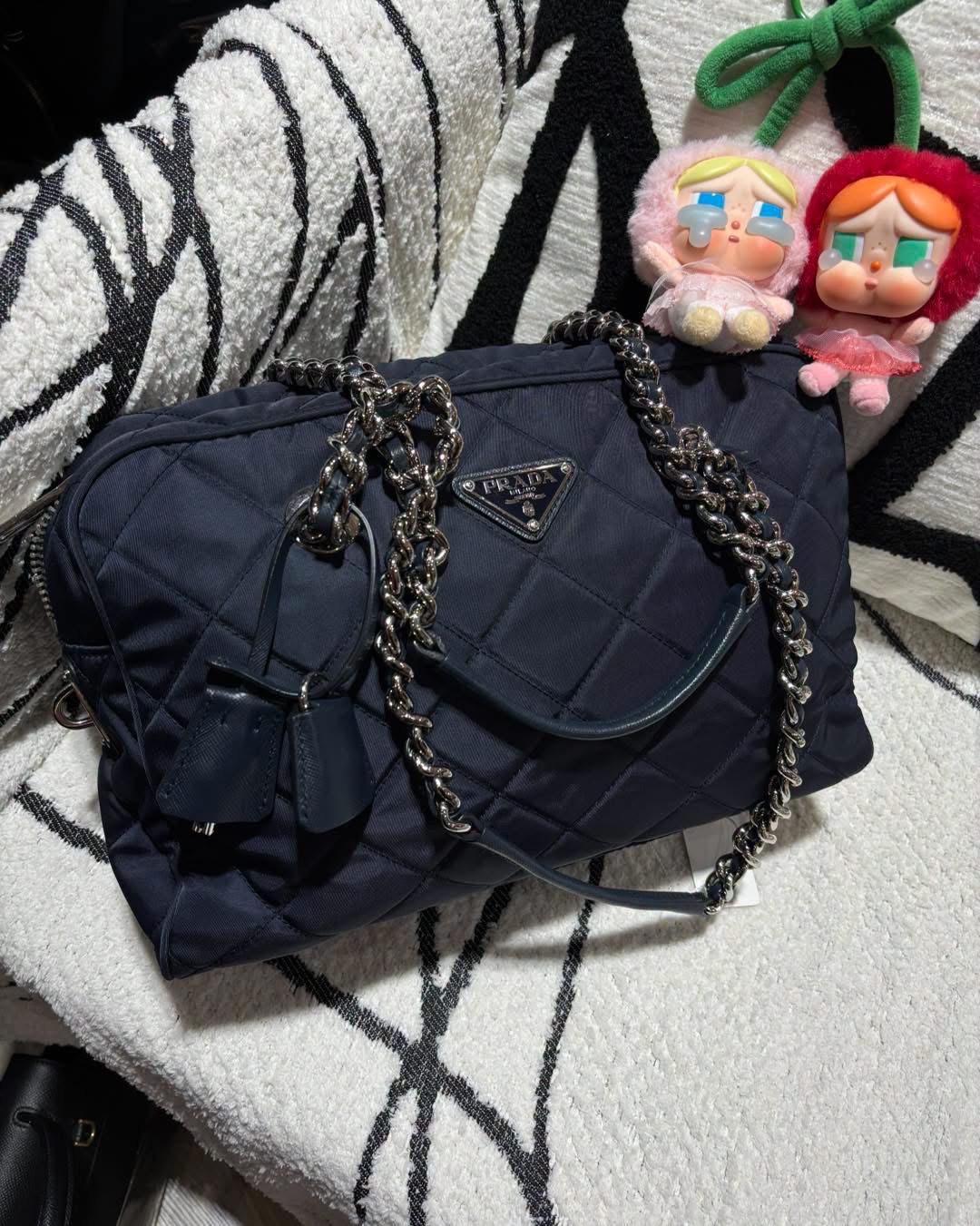 PRADA nylon shoulder  bag navy 100%Authentic, 95%new ✅Dust bag