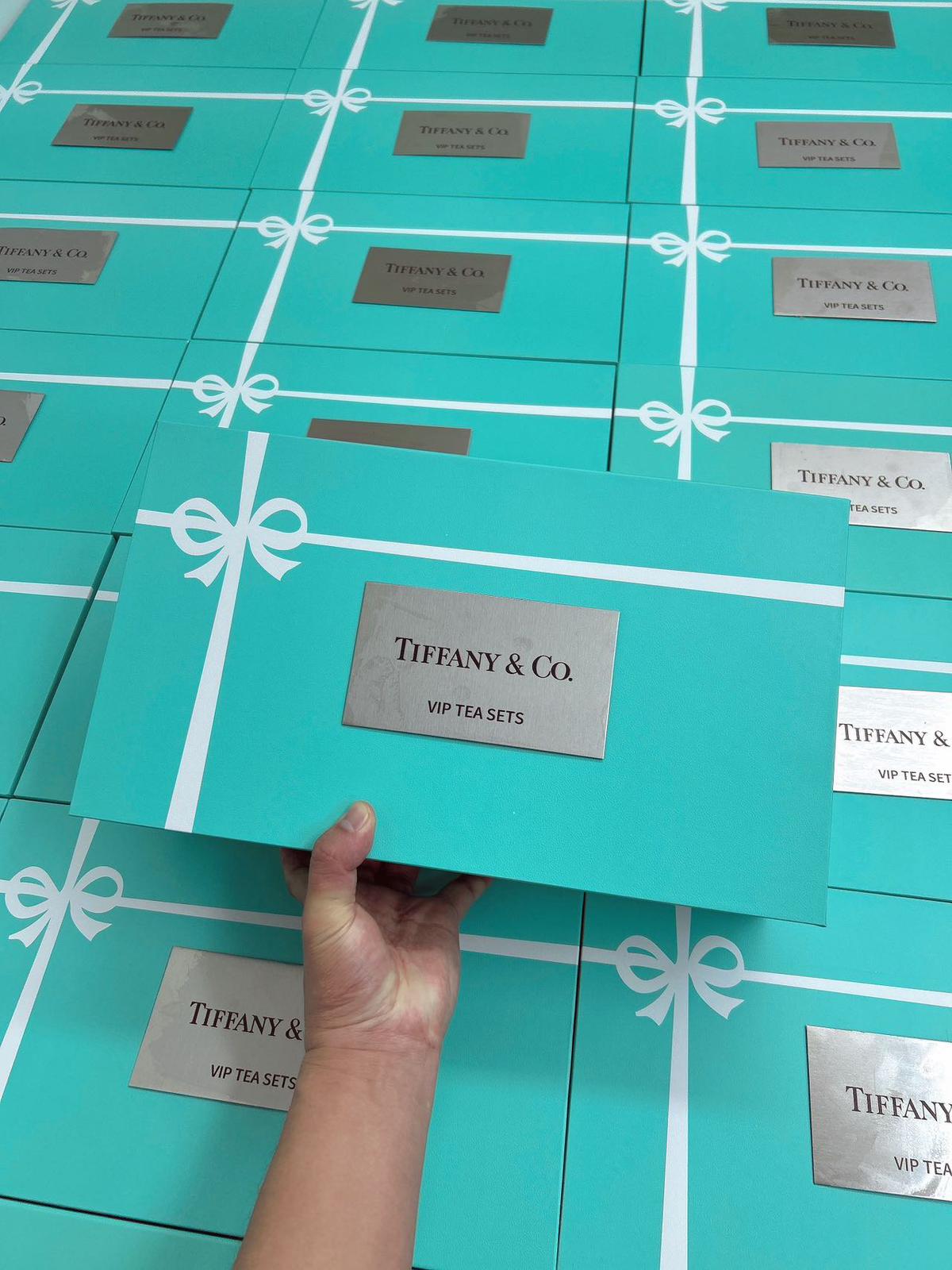 $298套。Tiffany羊脂玉茶具套裝