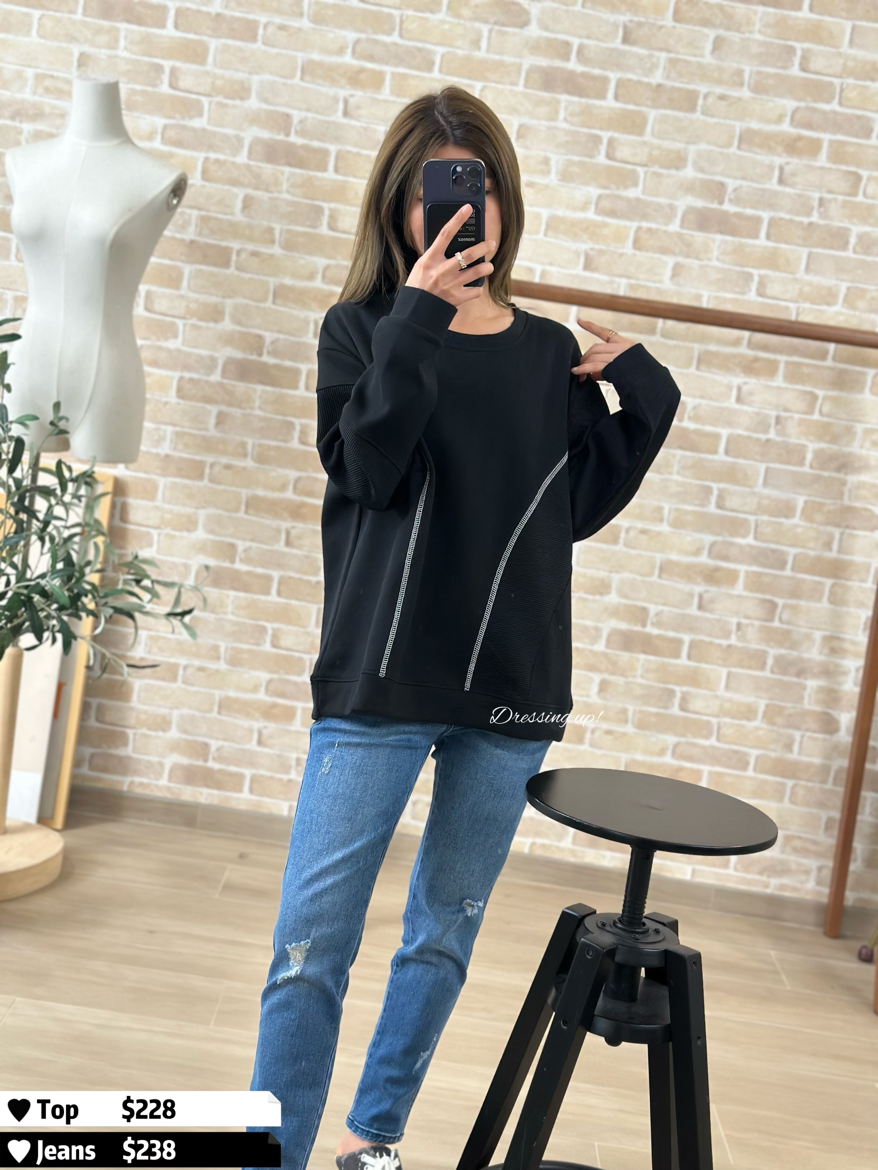  不單調全黑｜壓紋拼接上衣