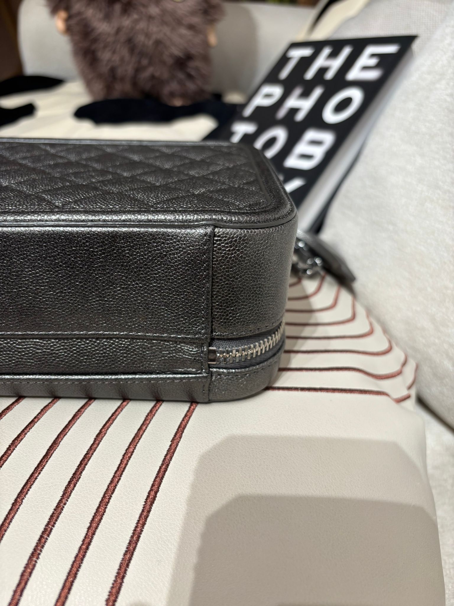 Chanel vanity cc filigree 21cm 銀灰色魚子醬牛皮 ,100%Authentic,98%new ✅26CARD✅dust bag ✅box 