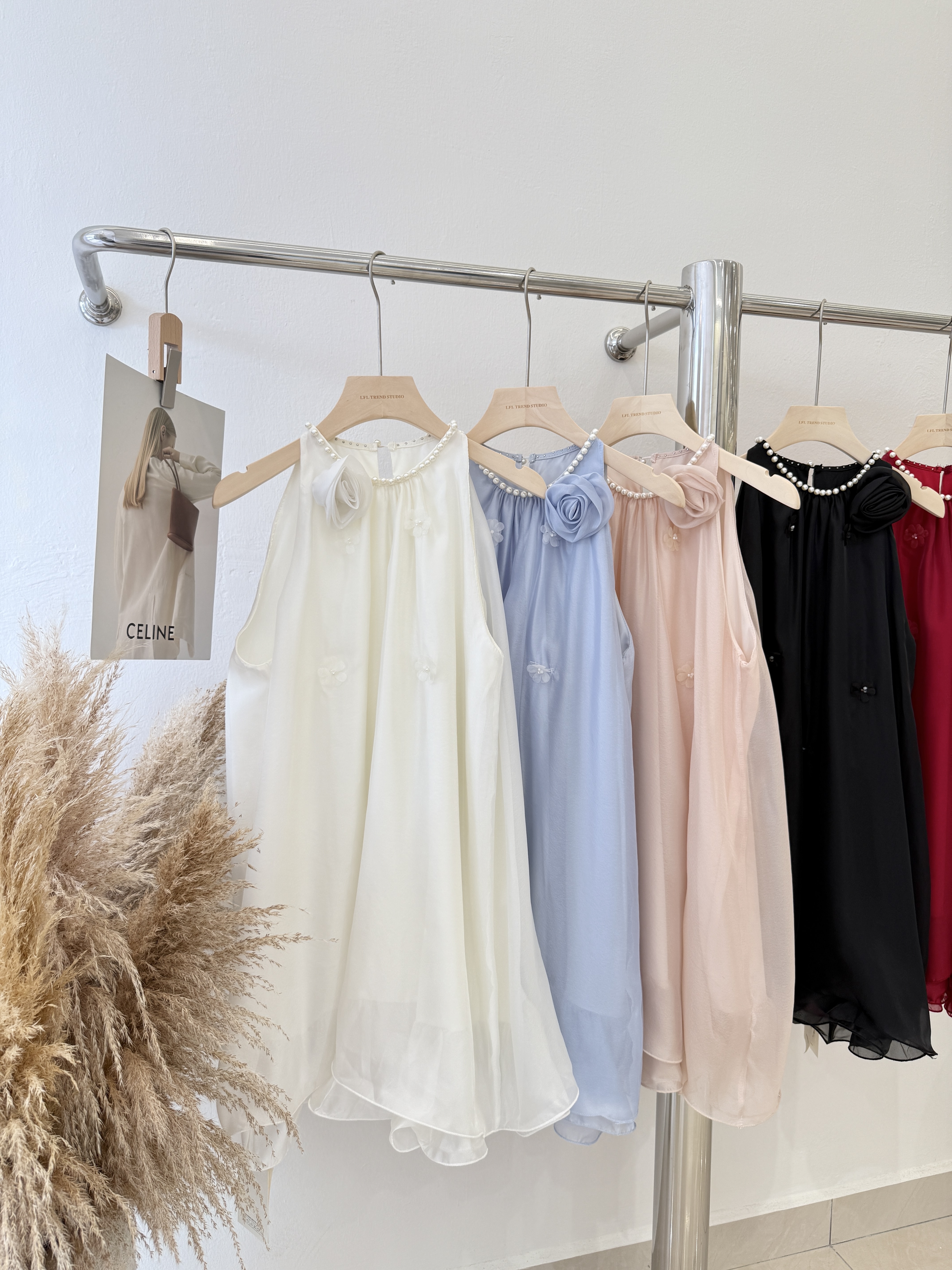 6756 法式钉珠高级感挂脖连身裙