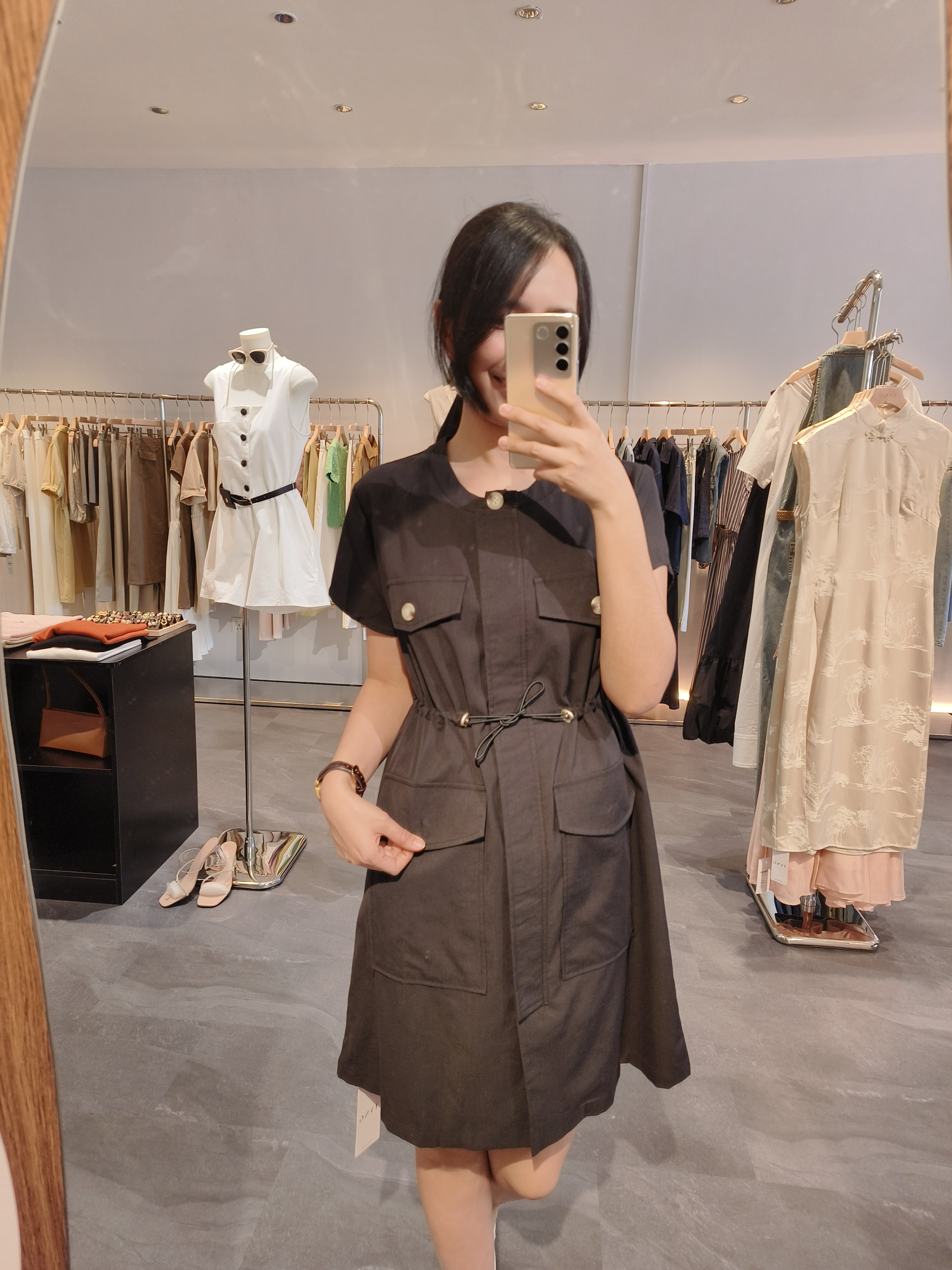 束腰连身裙 Drawstring Buttoned Dress