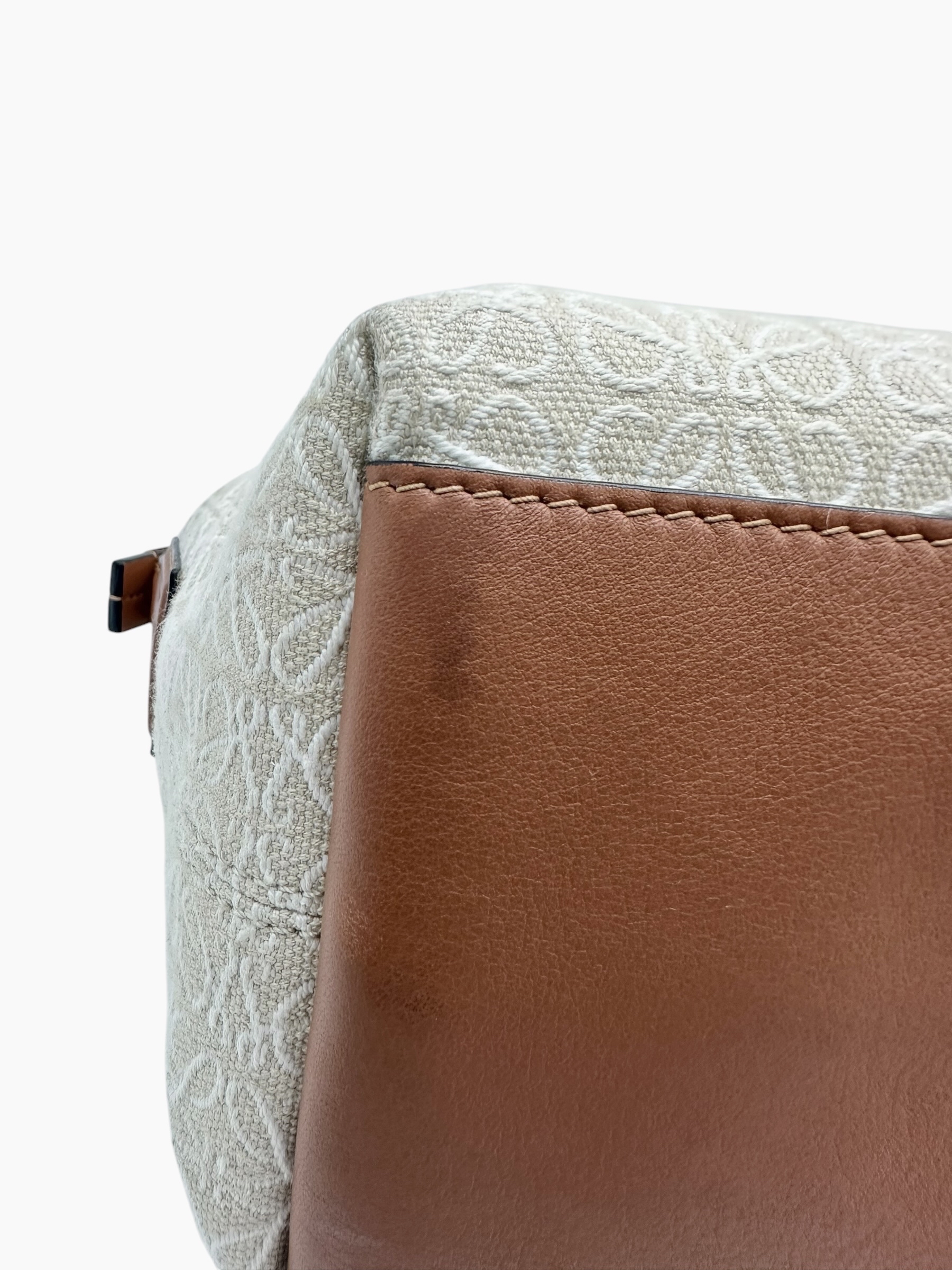Pre-owned Loewe Cubi Anagram / Product Code: 061918