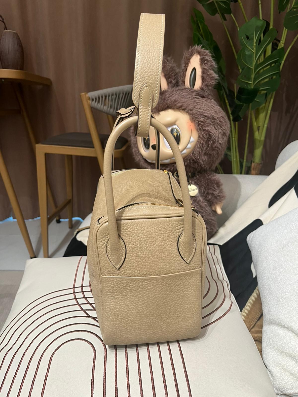 Hermes Lindy 26 Stamp X 風衣灰金扣 100%Authentic, 99%New ✅Dust bag✅Box