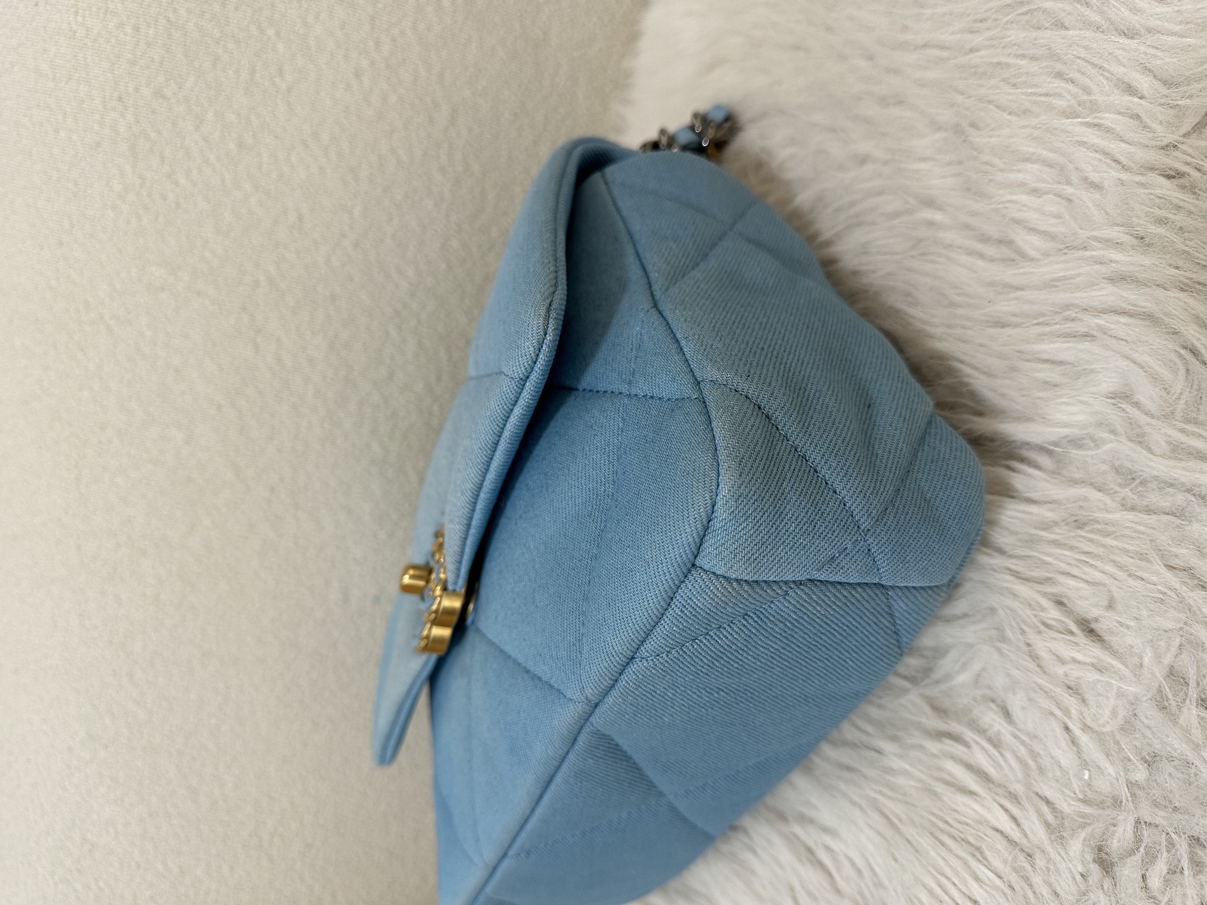 Pre-owned Chanel C19 Flag Bag/ Product Code: 26022126