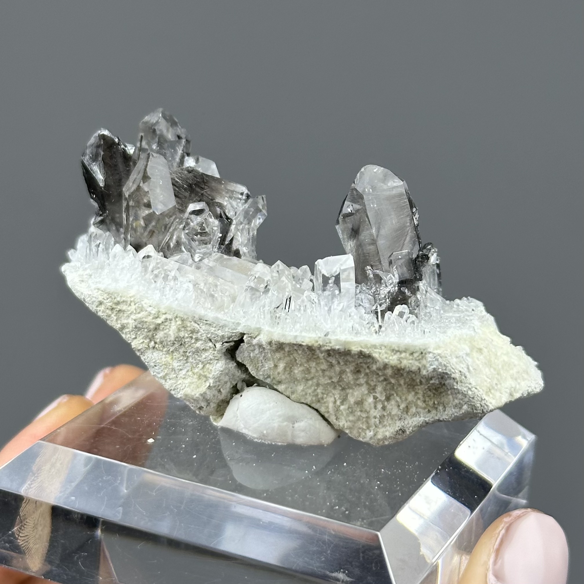 黑銀鈦水晶簇 - Brookite and Rutile Quartz | RU010