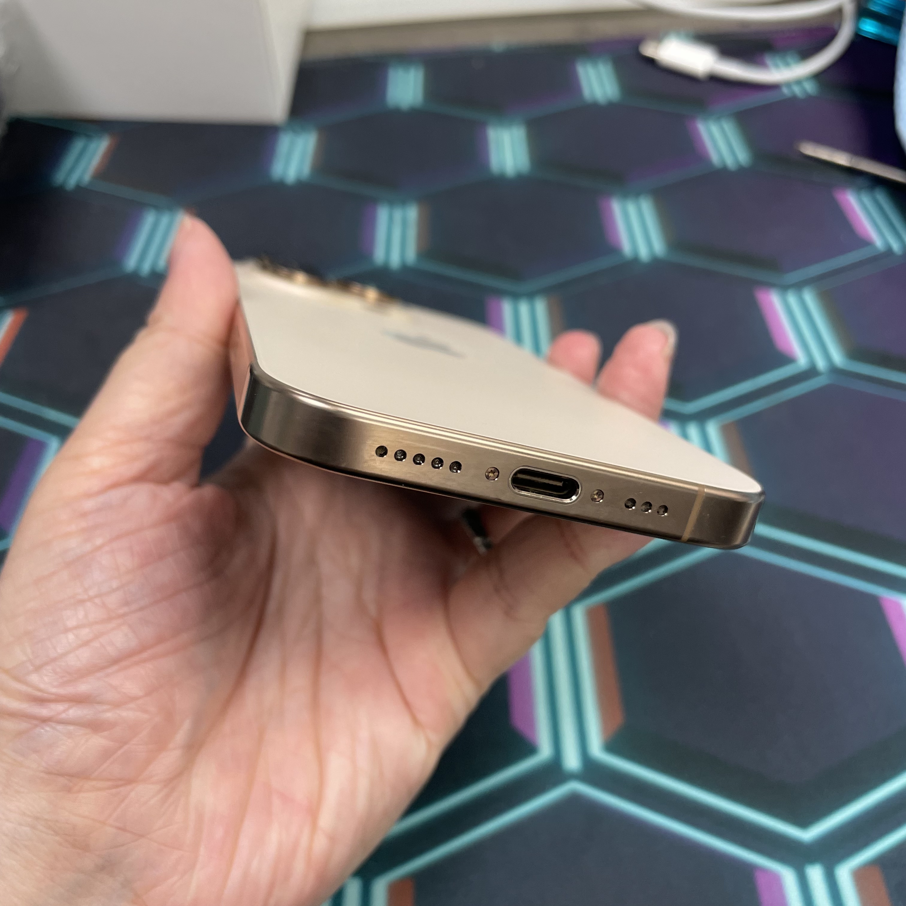 *8182 16 pro 勁靚機 1TB 電93 沙色 gold