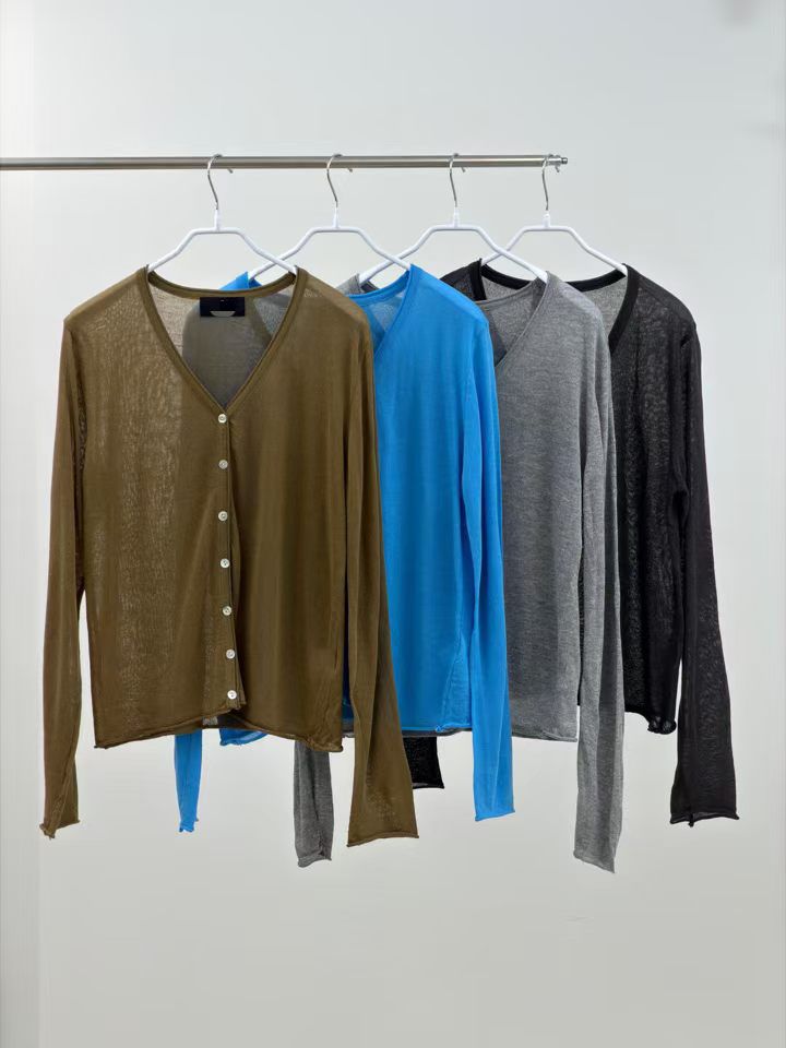 簡約V領薄款針織Cardigan