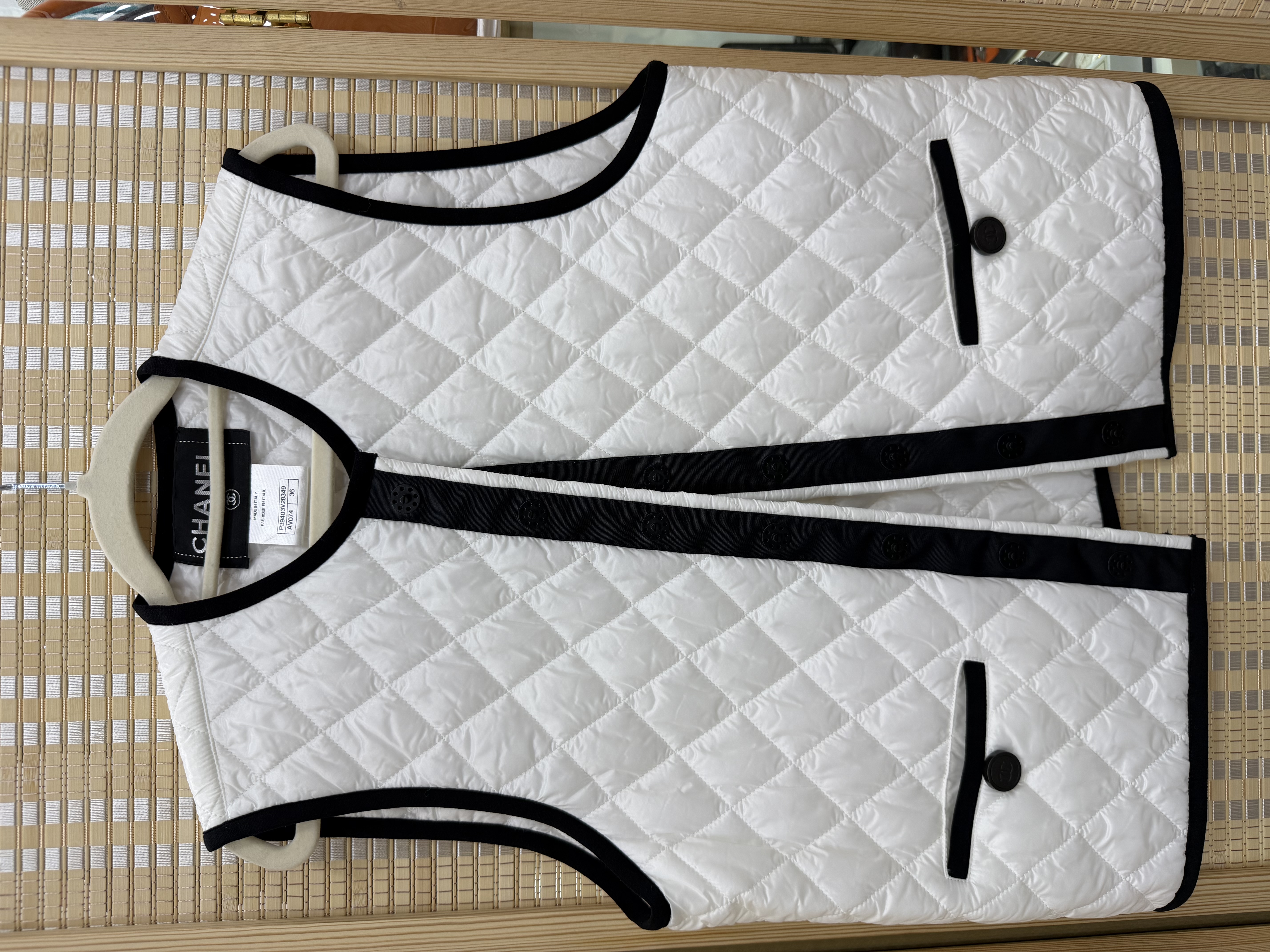 直播貨品 |  [1個-$100 2個-$300］C32