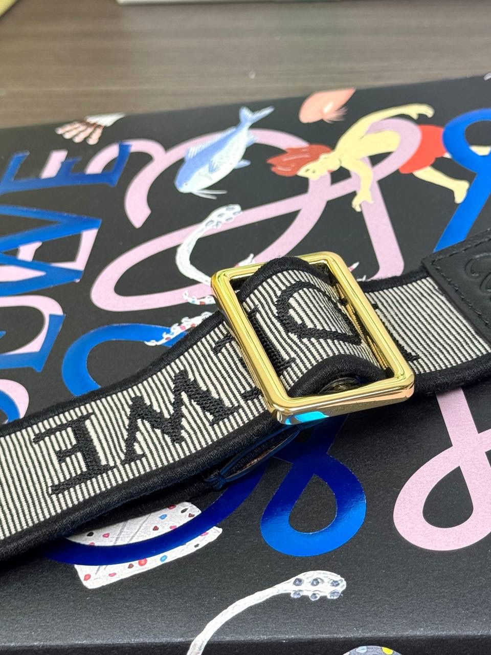 👉🏻升级版肩带【黑金】✅ 𝐀𝐧𝐚𝐠𝐫𝐚𝐦 刺绣肩带「黑金」 👈 全新升级上线♻️ （长度可调节） 编码：182323