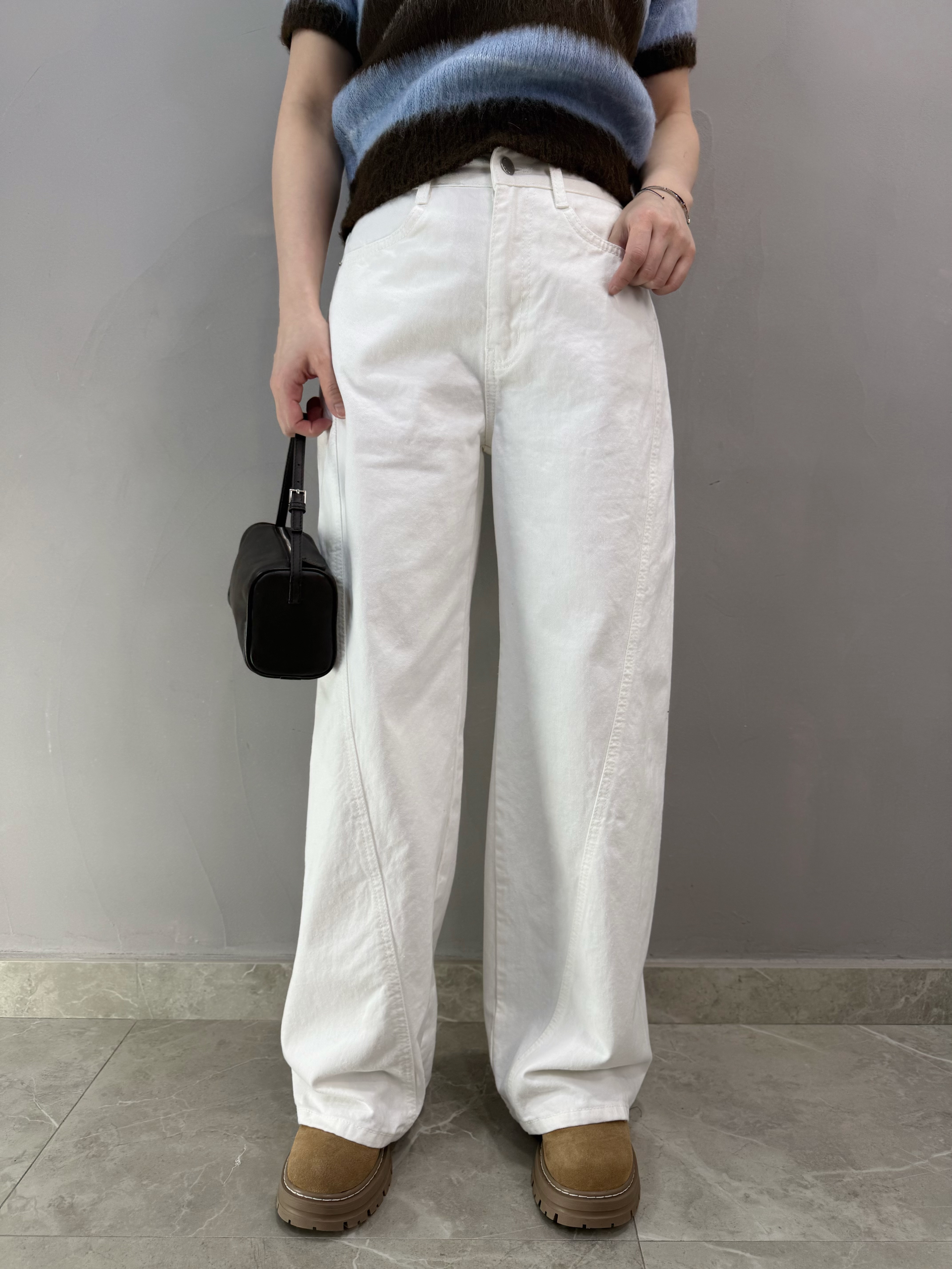 F65 斜骨白色直腳牛仔褲