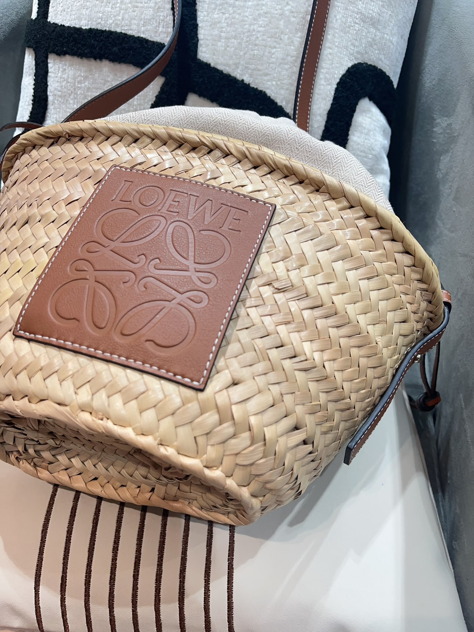 Loewe RAFFIA shoulder bag 斜孭袋 100%Authentic ,98%new ✅dust bag 
