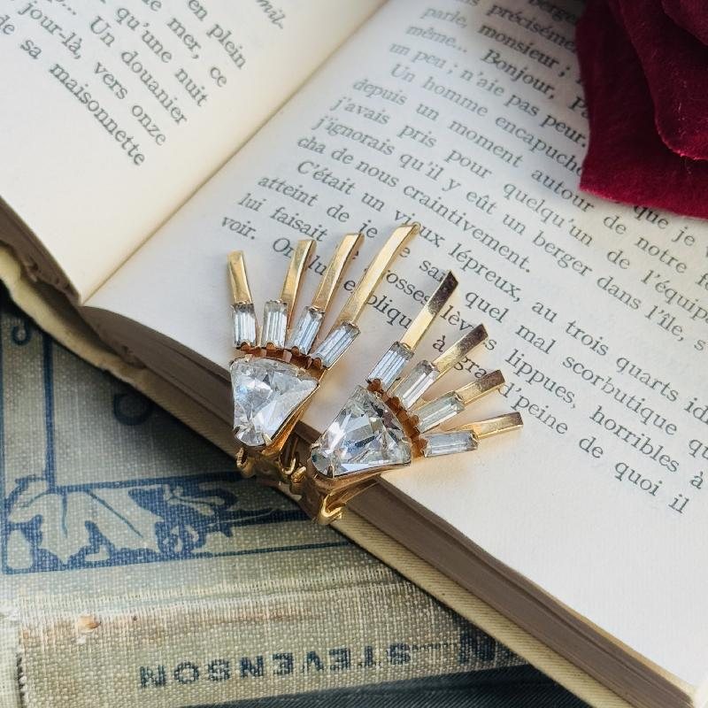 Vintage C.a. 1950s Gold Tone Fan Shape Bejeweled Statement Clip Earrings (MT2236)