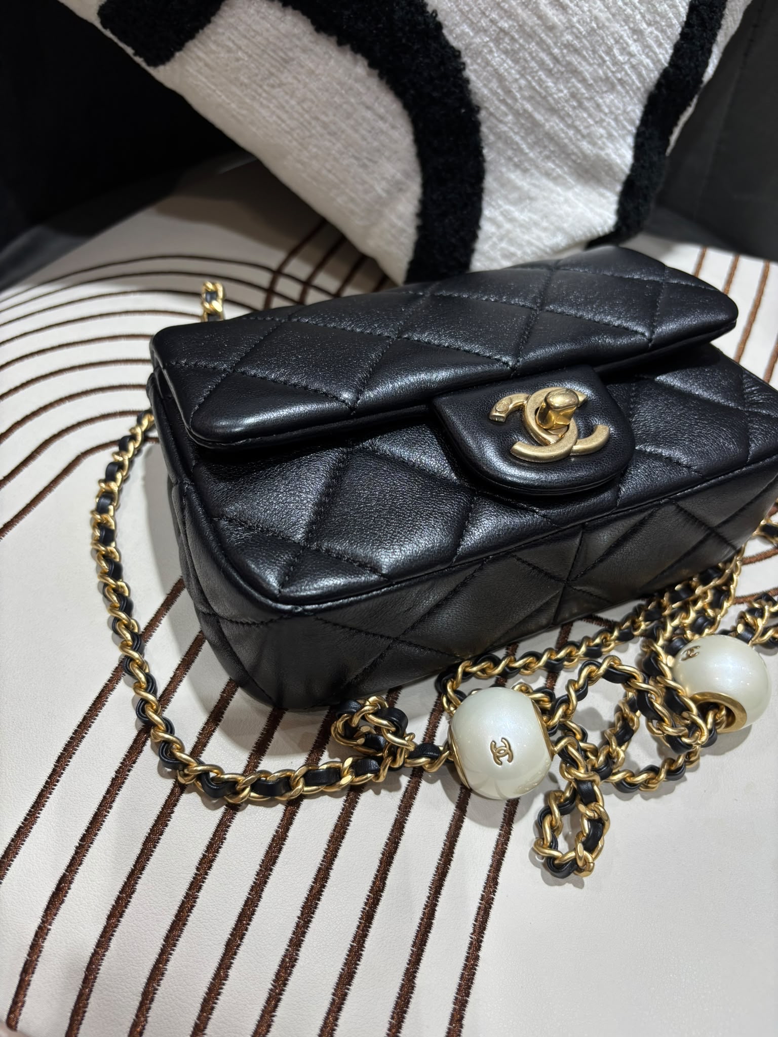 未使用品Chanel Mini Flap with Adjustable Pearls Chain 24S 雙球珍珠調節球 AS4868, 100%Authentic,Unused ✅晶片✅Dust bag✅Box