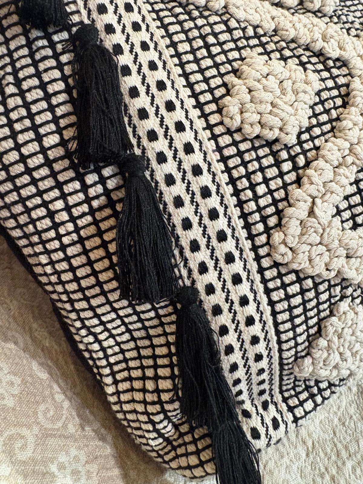 印度製造 - 黑白色格仔紋蘇蘇刺繡袋