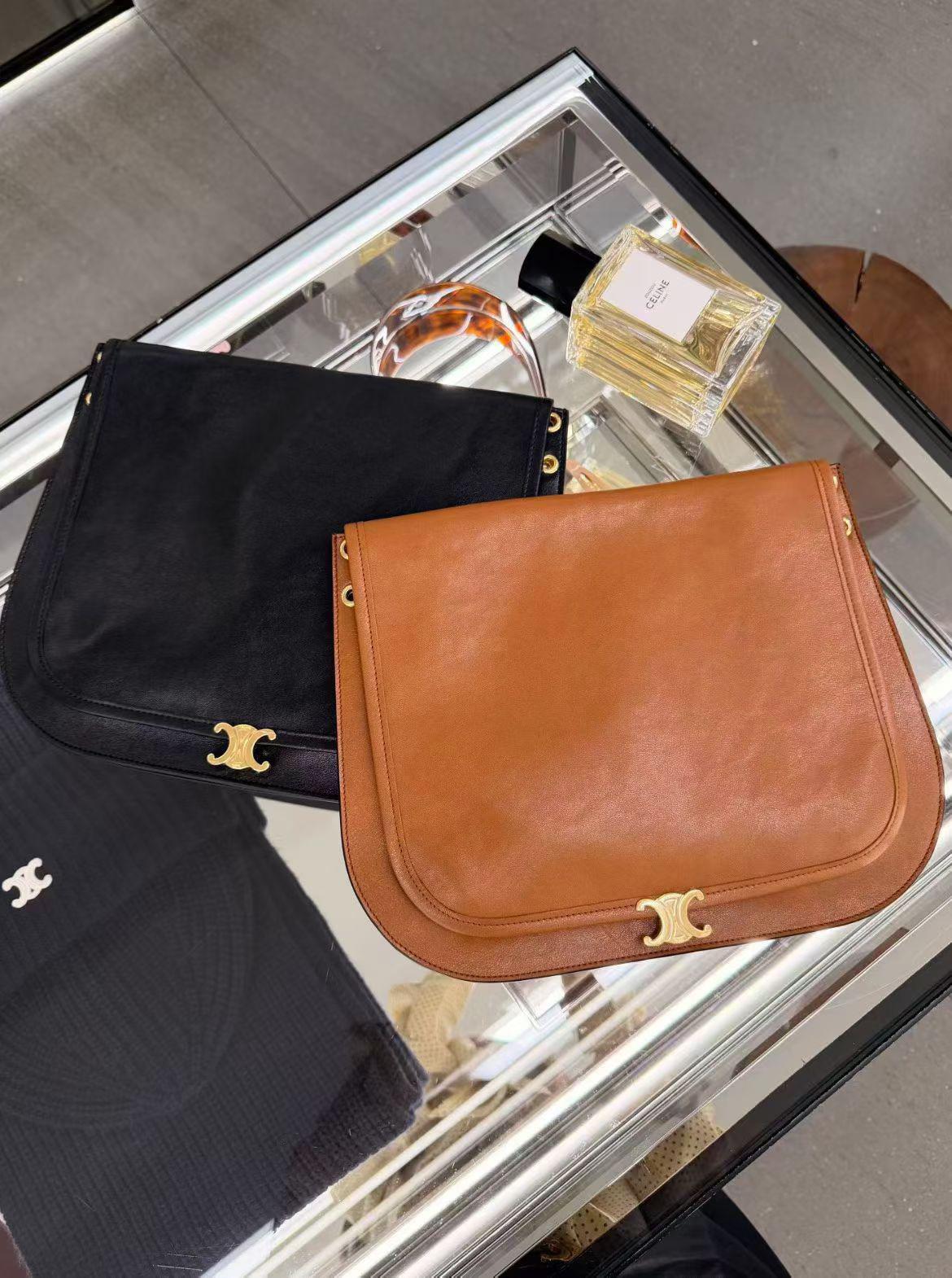 預購 💫💫💫Celine專櫃 BESACE SOFT TRIOMPHE shoulder bag 巴黎代購價