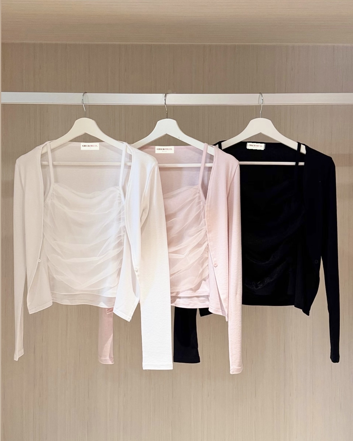  【 查詢度極高🌷🤍 | -5KG顯瘦度♡今季大熱透紗！極致芭蕾舞風～皺皺層次感假兩件上衣🫧💗】 Dreamy Crinkled Ballet Top(三色入)