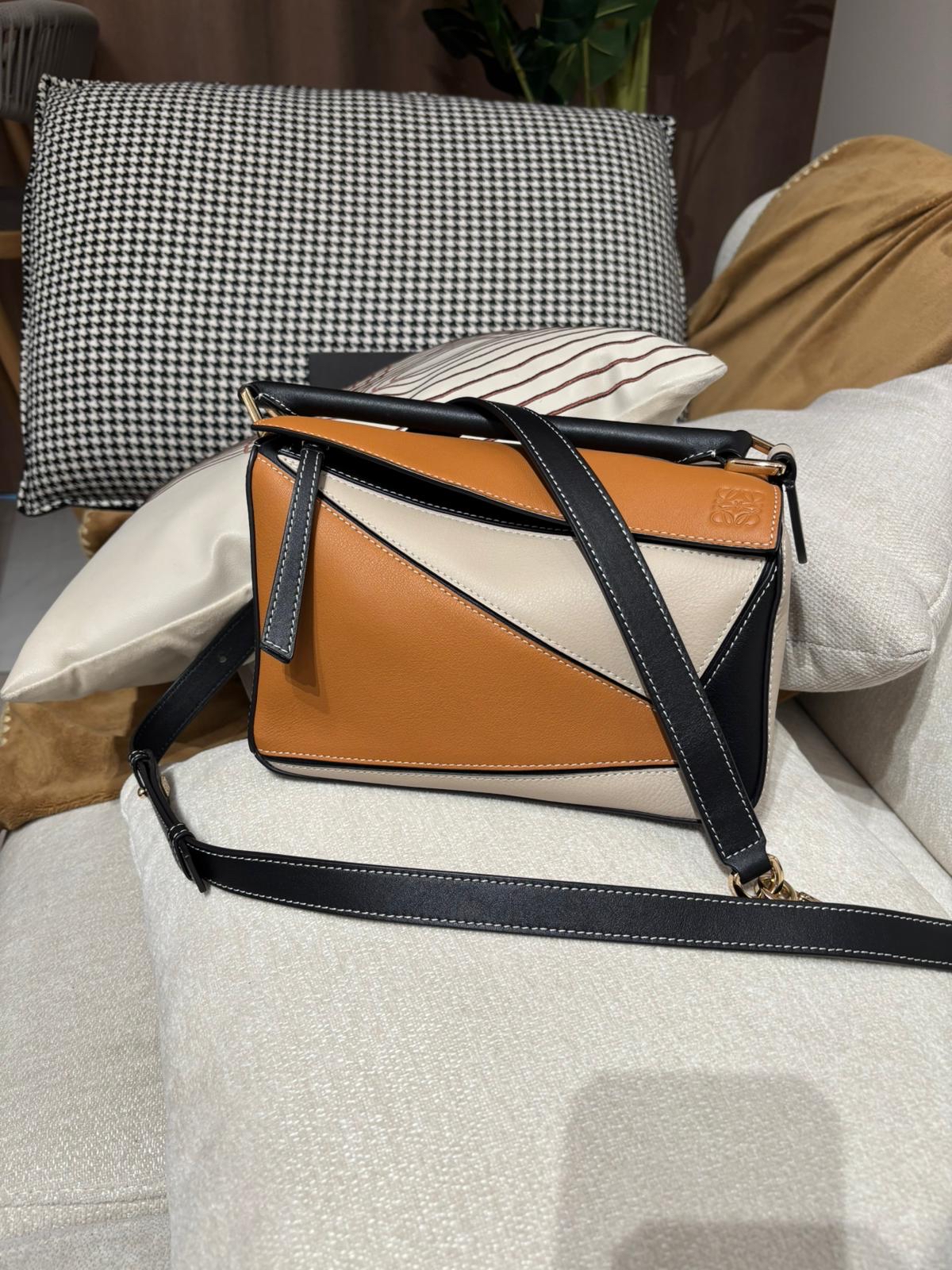 Loewe Puzzle Small 牛皮100%Authentic, 98%New ✅Dust bag