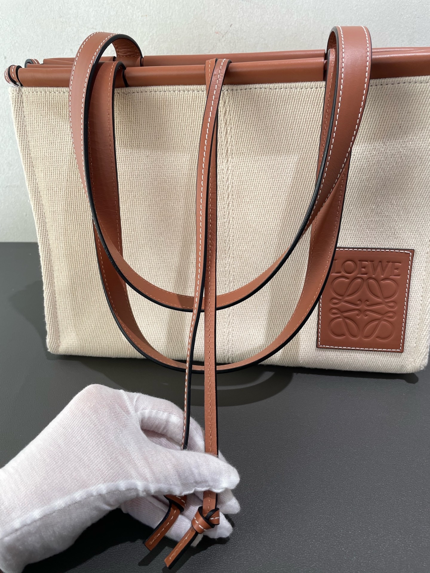 【預訂貨品】LOEWE米色帆布拼焦糖牛皮tote
