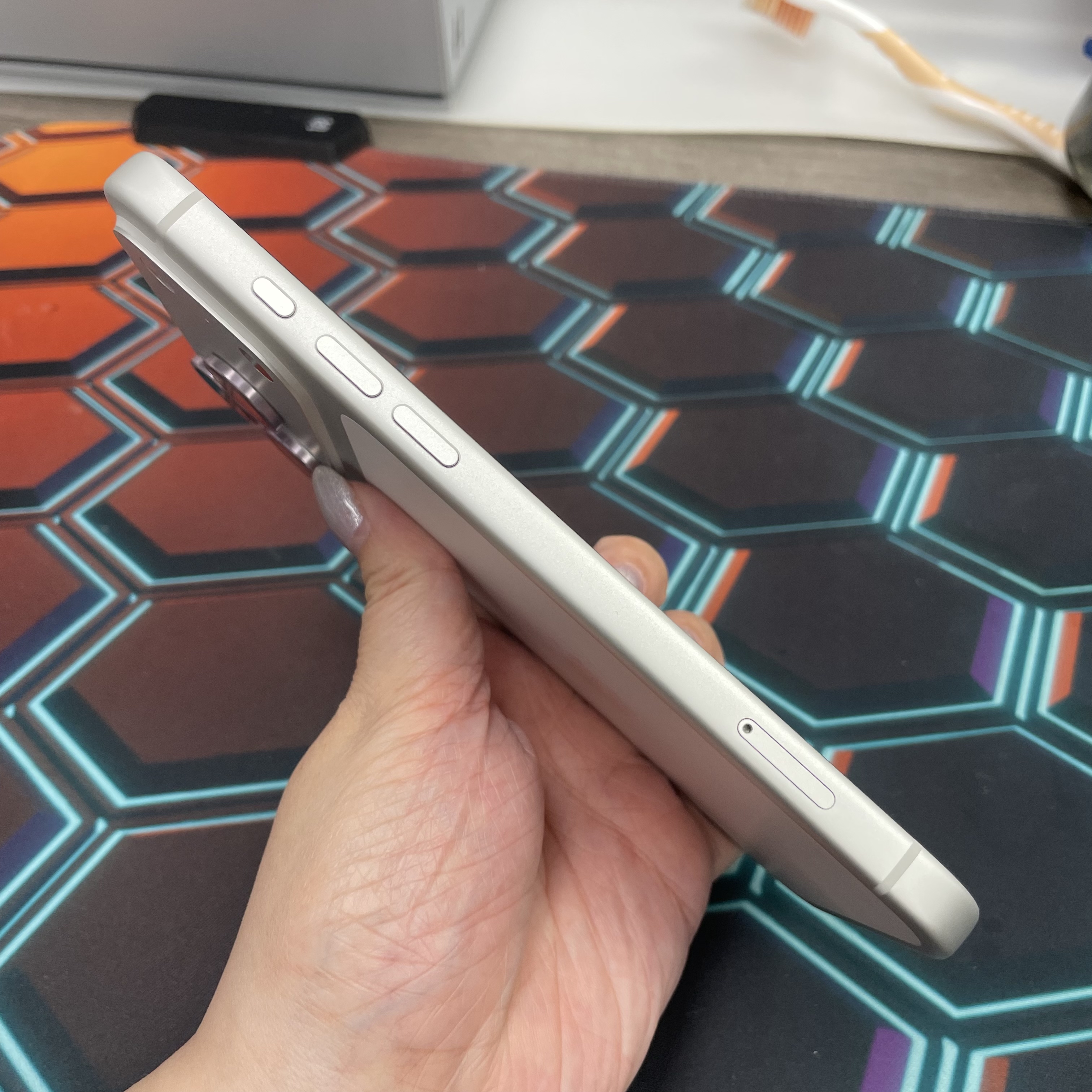 *6908 17 Pro max 未使用品 256GB 電100 銀色 sliver