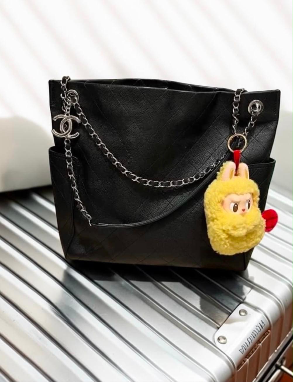 Chanel Shoulder Bag Calfskin 黑色魚子醬牛皮100%Authentic, 98%New ✅19 Card✅Dust bag