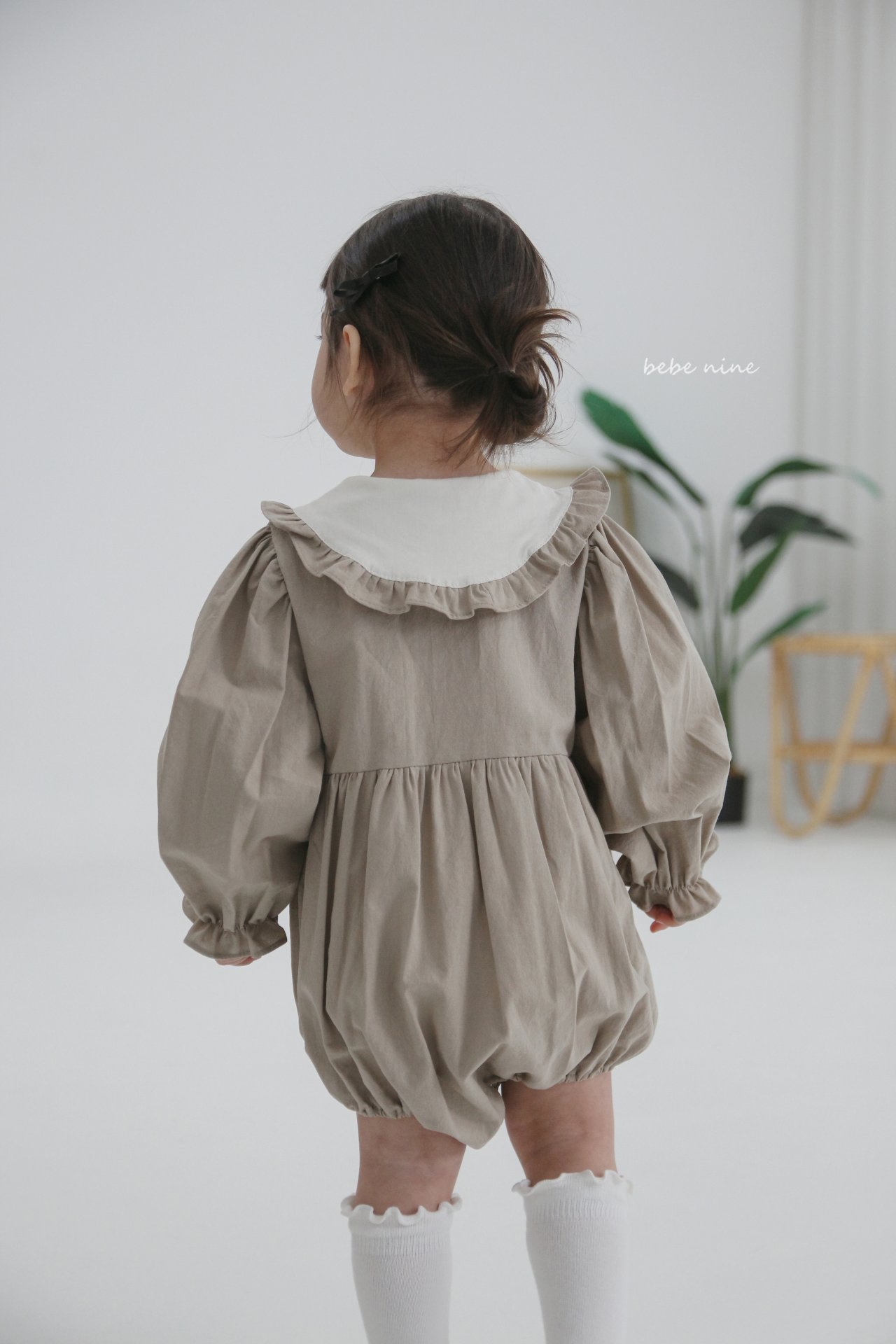 🌸預訂 韓國直送🌸🇰🇷Bebenine兩色荷葉花邊領巾寬鬆長袖包屁衣