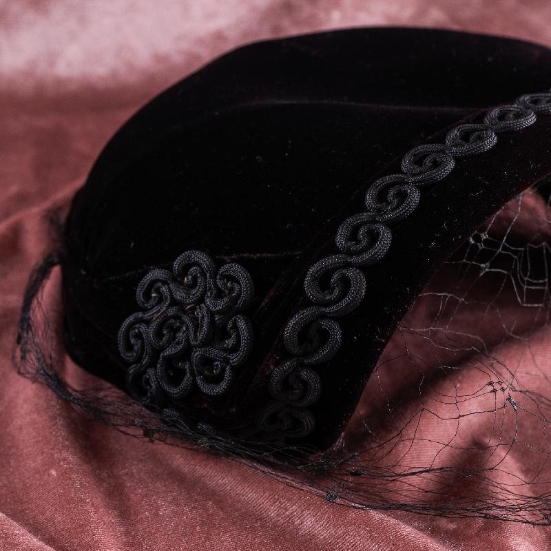 Vintage C.a. 1950s Montreal Embellished Velvet Hannah Hat /Vintage Fashion Half Hat (MT1969-2)