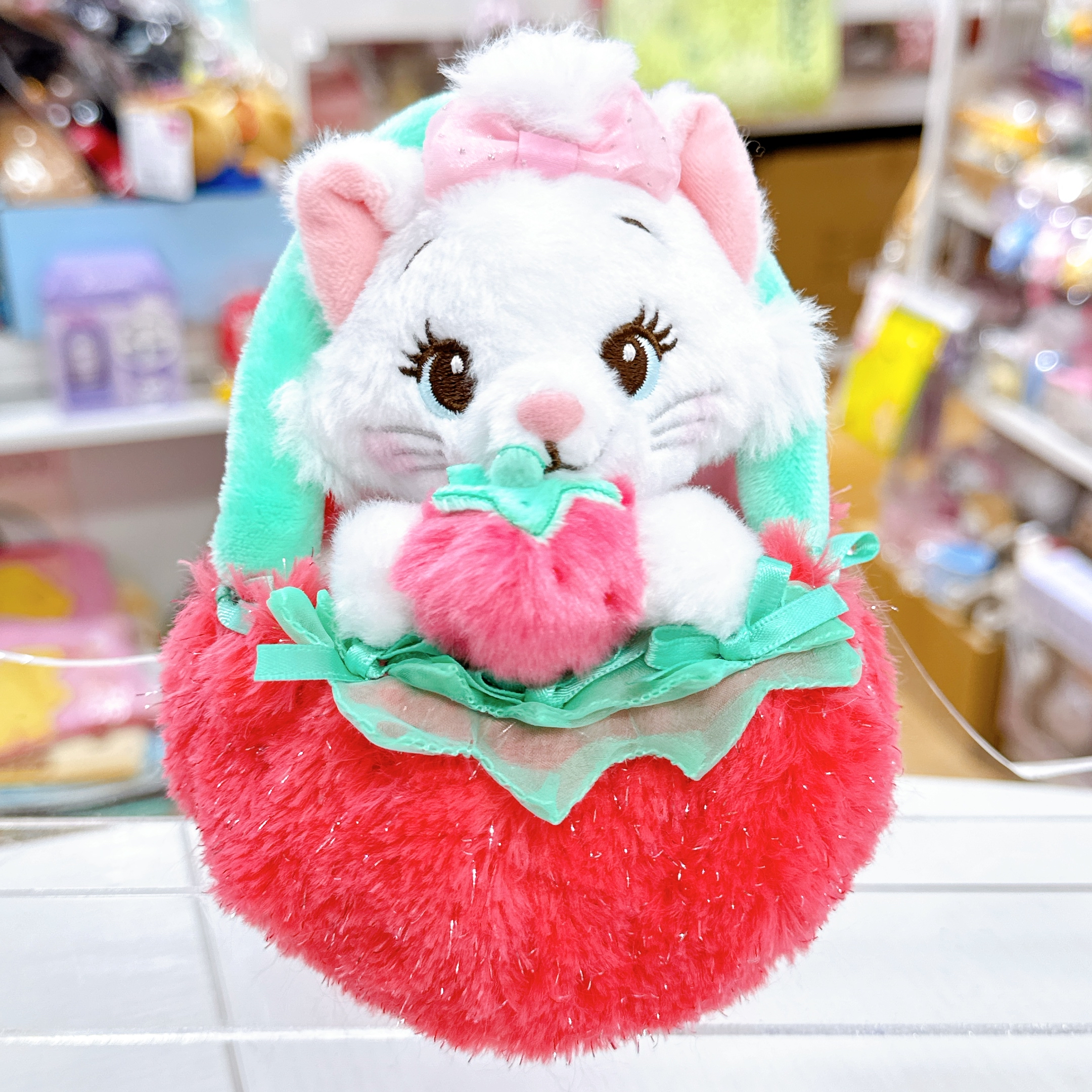 日本直送東京迪士尼marie系列士多啤梨公仔掛飾