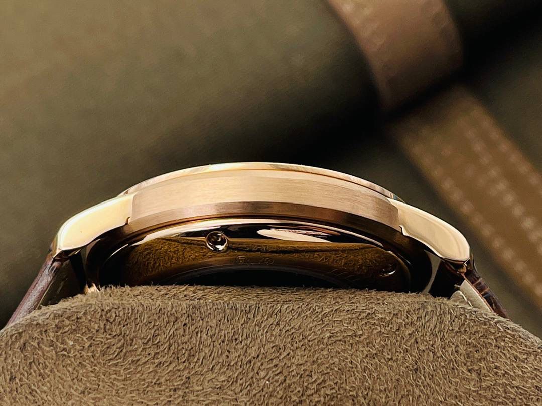 原版开模 市场最高版本 爱.彼 JULES AUDEMARS系列男士腕表！ 1⃣️机芯型号：2824改3120自动机械，透底设计！稳定零返修！ 2⃣️表径41毫米！ 3⃣️大三针简约表盘！ 4⃣️316L精钢壳套！