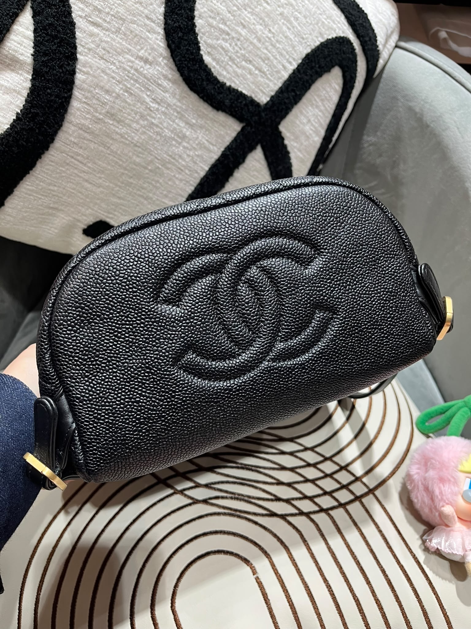 Chanel backpack cc filigree 荔枝牛皮金鏈 100%Authentic ,95%new  ✅card✅塵袋✅box 
