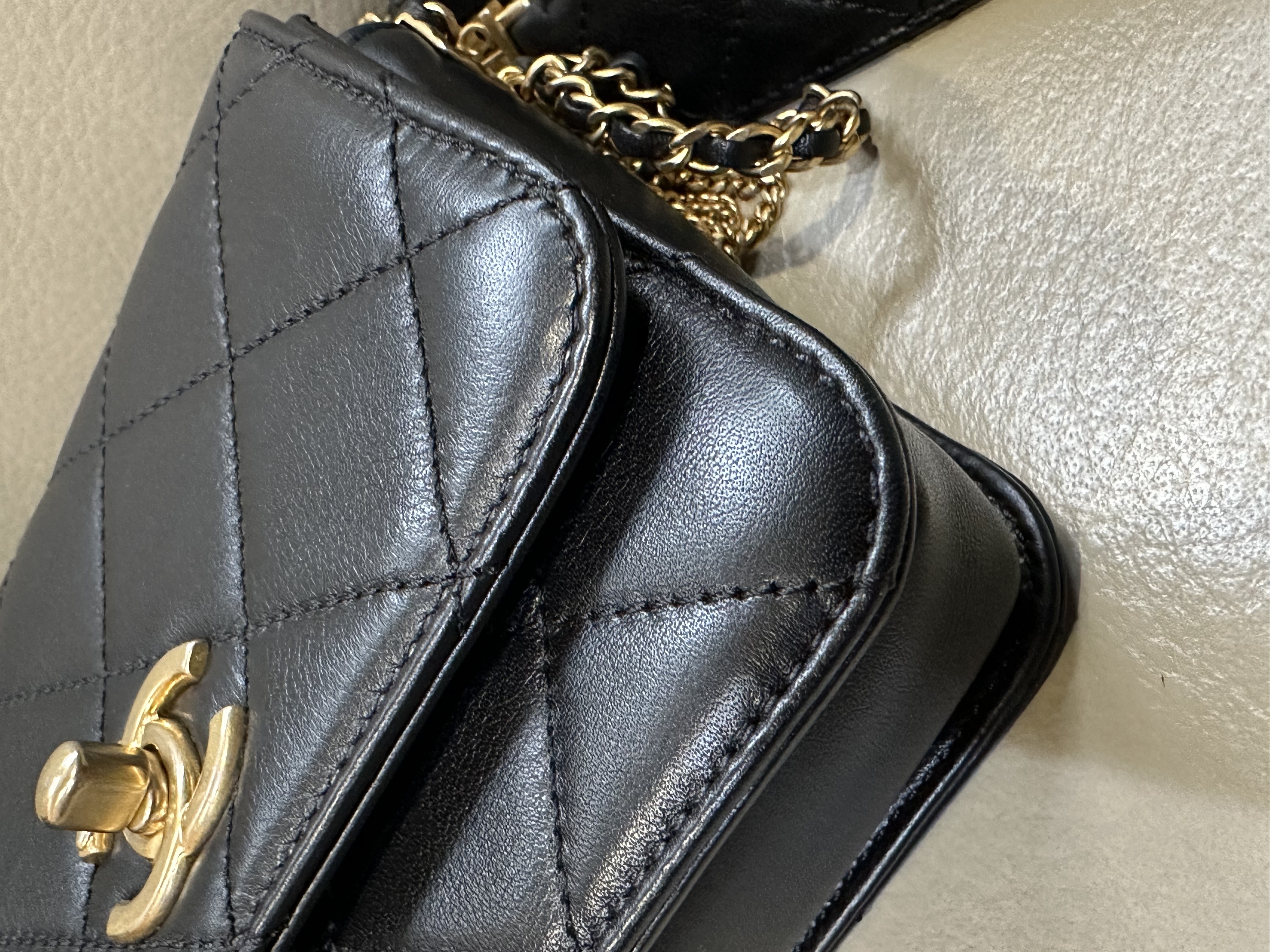 Pre-owned Chanel Quilted Lambskin Multiple Chain Flap Bag / Product Code: 25040506