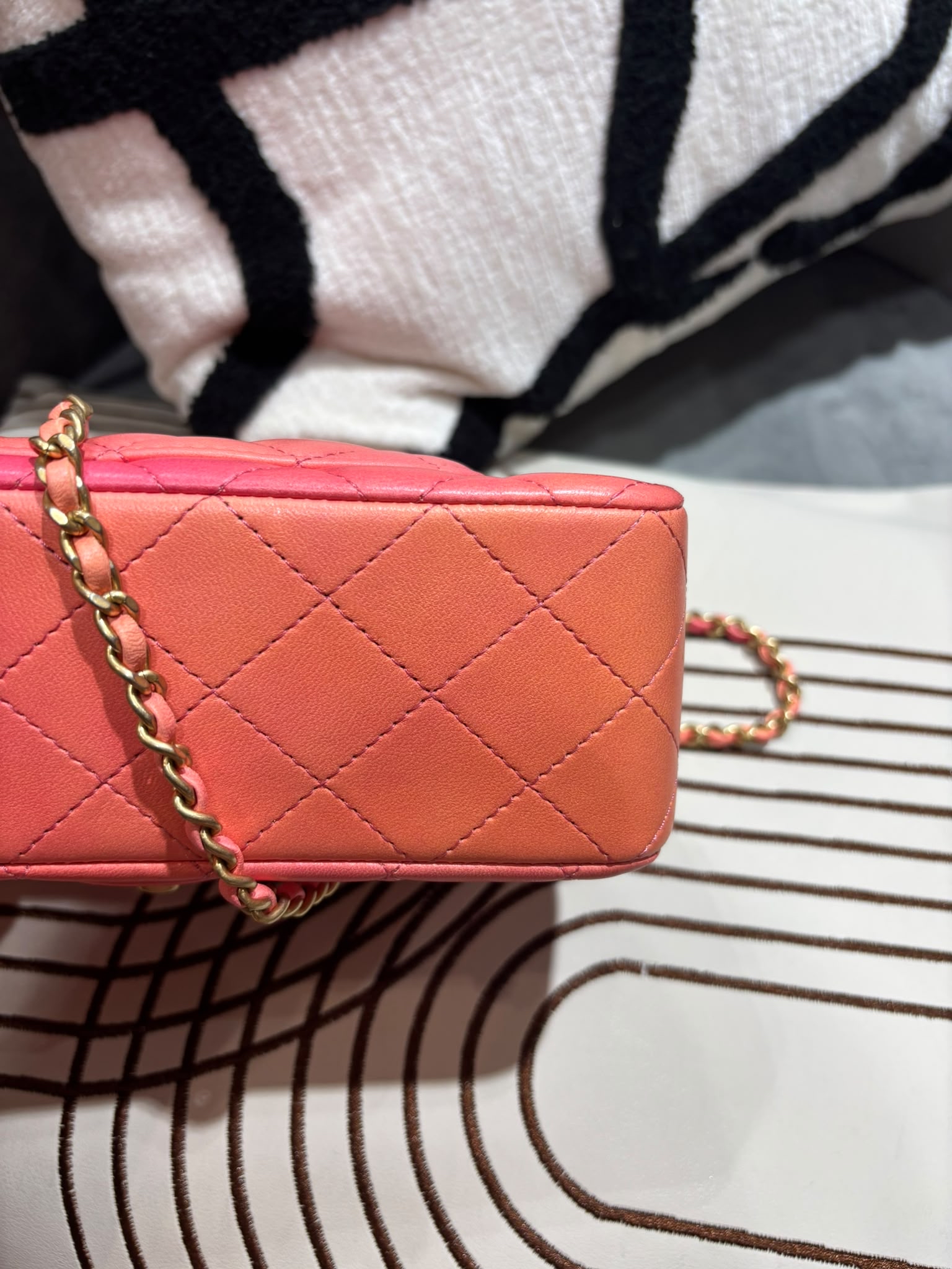 全新 Chanel mini flap bag with Top handle cf20cm 100%Authentic,100% new全新貨品   ✅專門店收據✅晶片✅dust bag✅盒