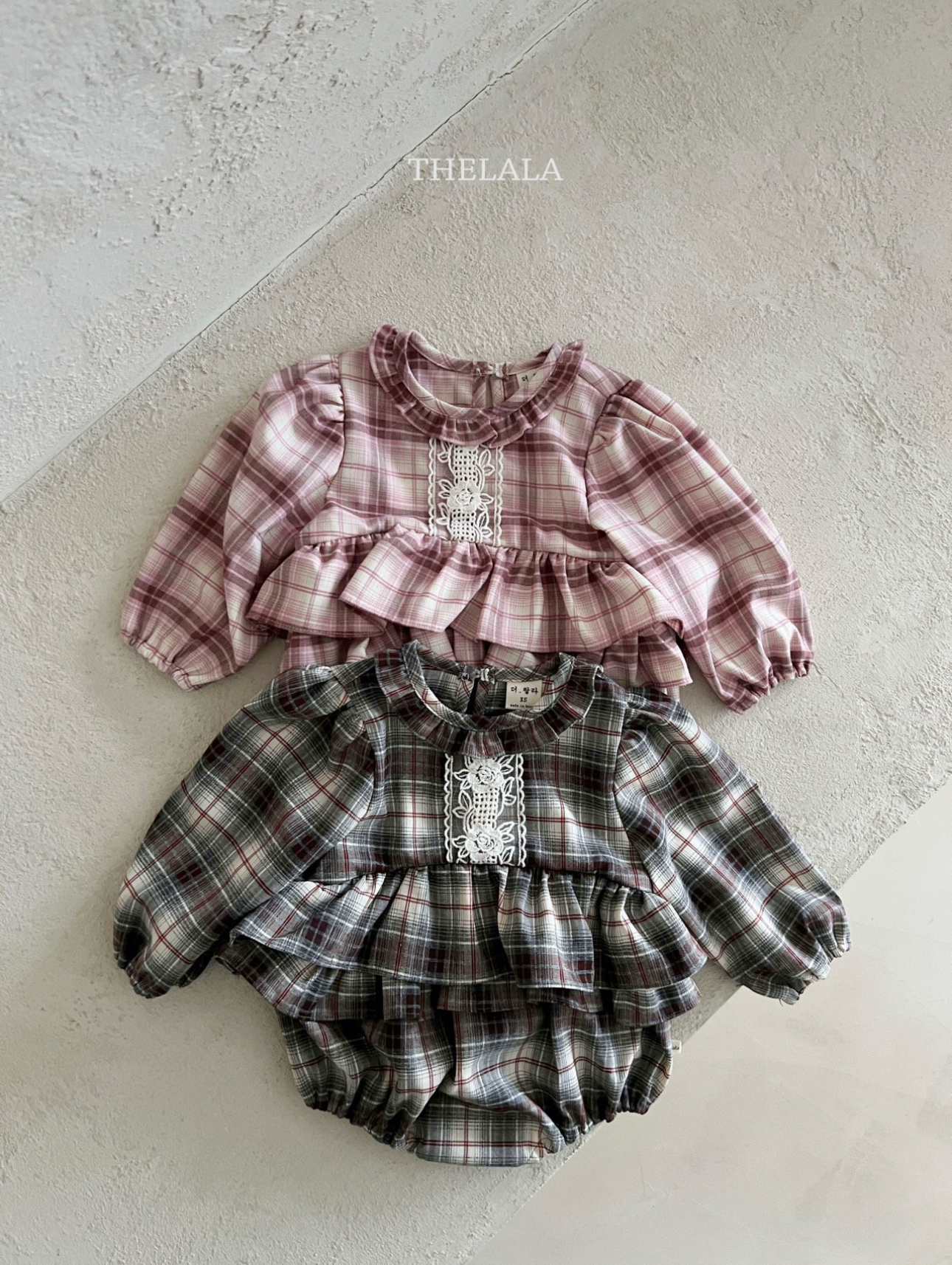 🌸預訂 韓國直送🌸🇰🇷THELALA兩色蕾絲層疊荷葉邊格紋長袖包屁衣