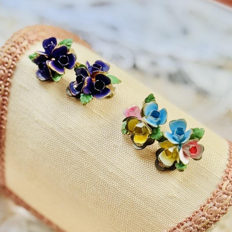 Vintage 1950s Made in Austria Hand-painted Cluster Flower Clip Earrings (MW265)