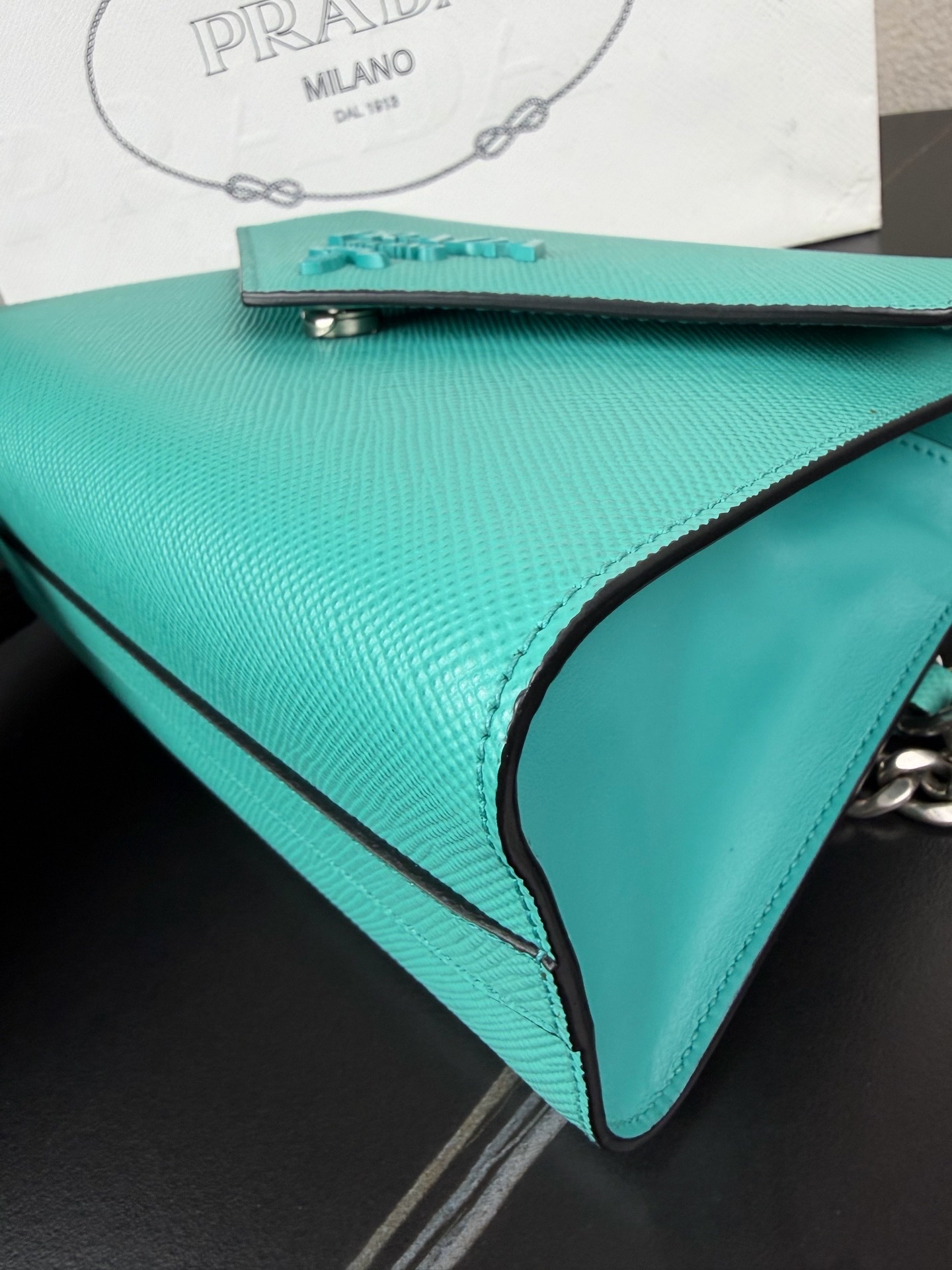 【預訂貨品】Prada藍綠色十字紋牛皮信封包