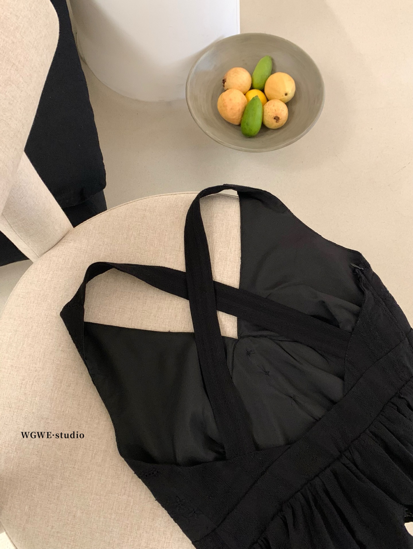 4480 交叉露背吊带上衣