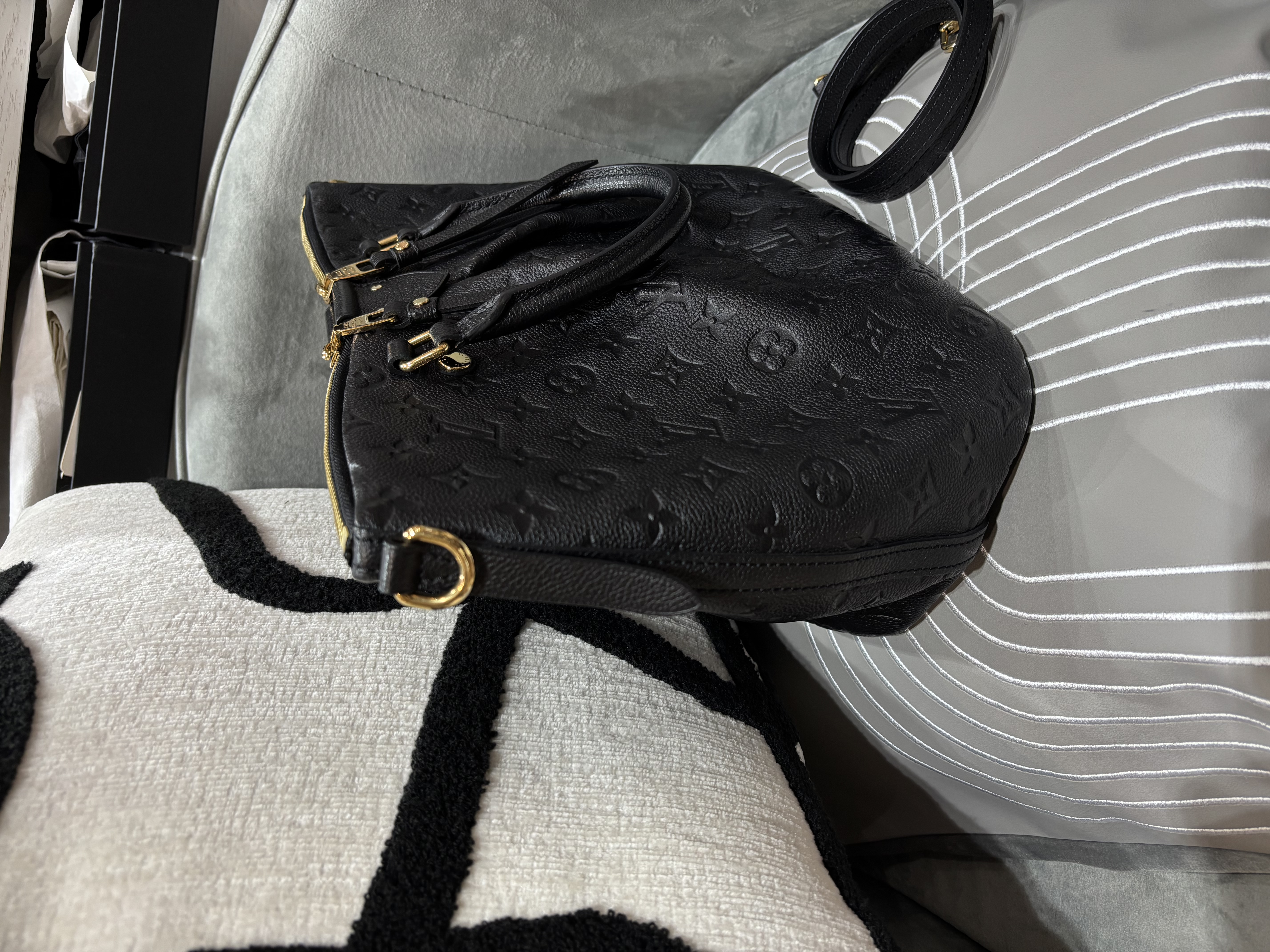 Lv Mazarine MM Black 黑色壓紋牛皮Monogram Empreinte  Bag,100%Authentic,98%new✅strap ✅dust bag 
