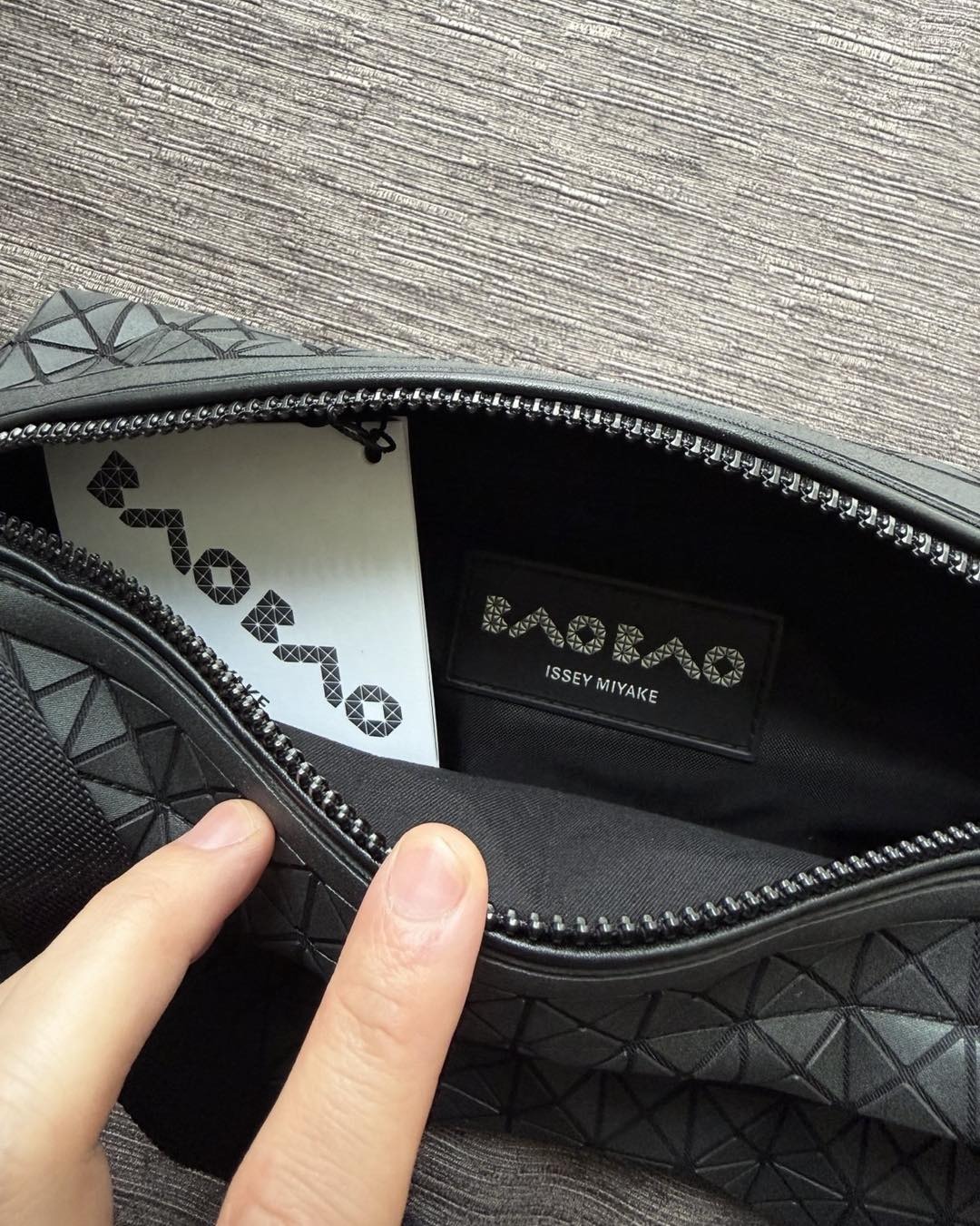 0420 Bao Bao Issey Miyake Saddle Crossbody Bag 6月頭