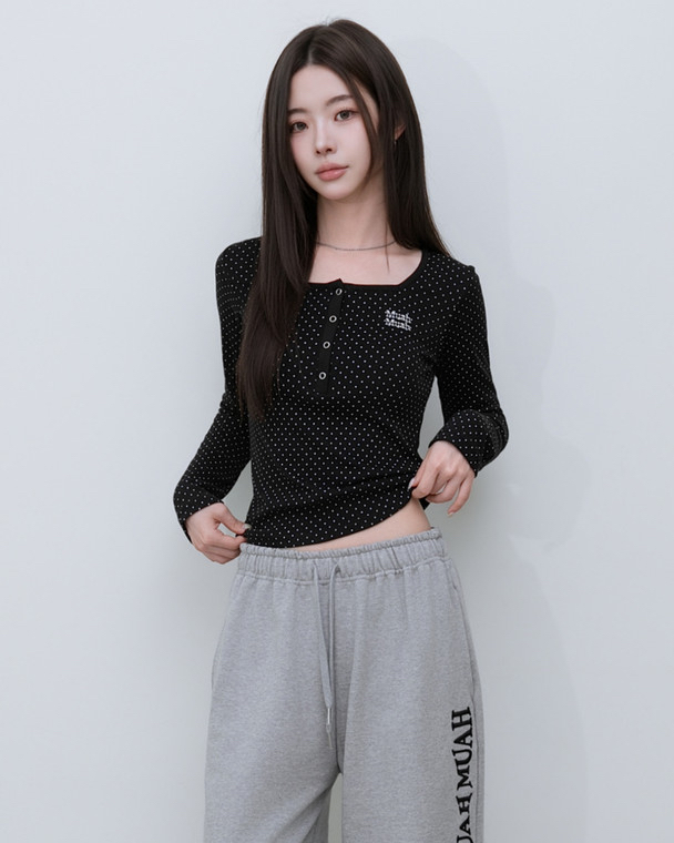 MuahMuah SQUARE DOT HENLEY NECK CROP LONG SLEEVE