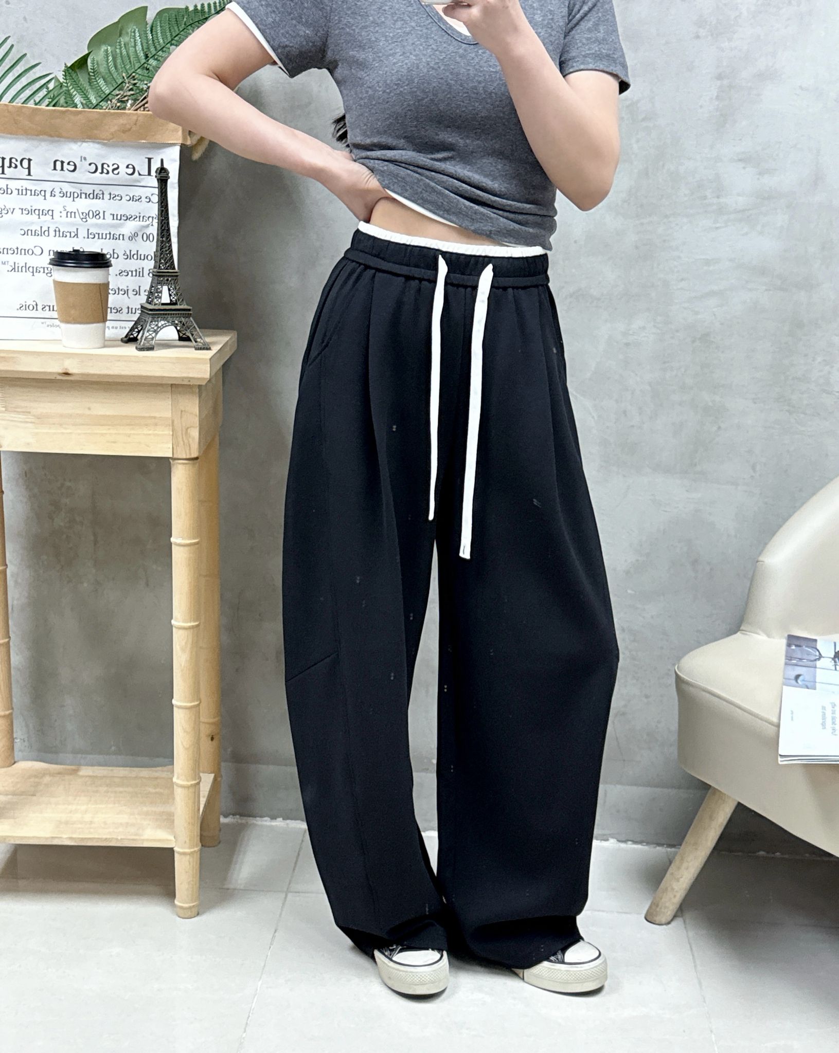 C13 V領暗紋骨感Tee