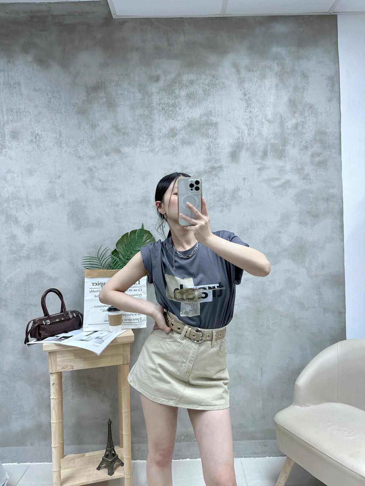 L04 洗水燙print Tee