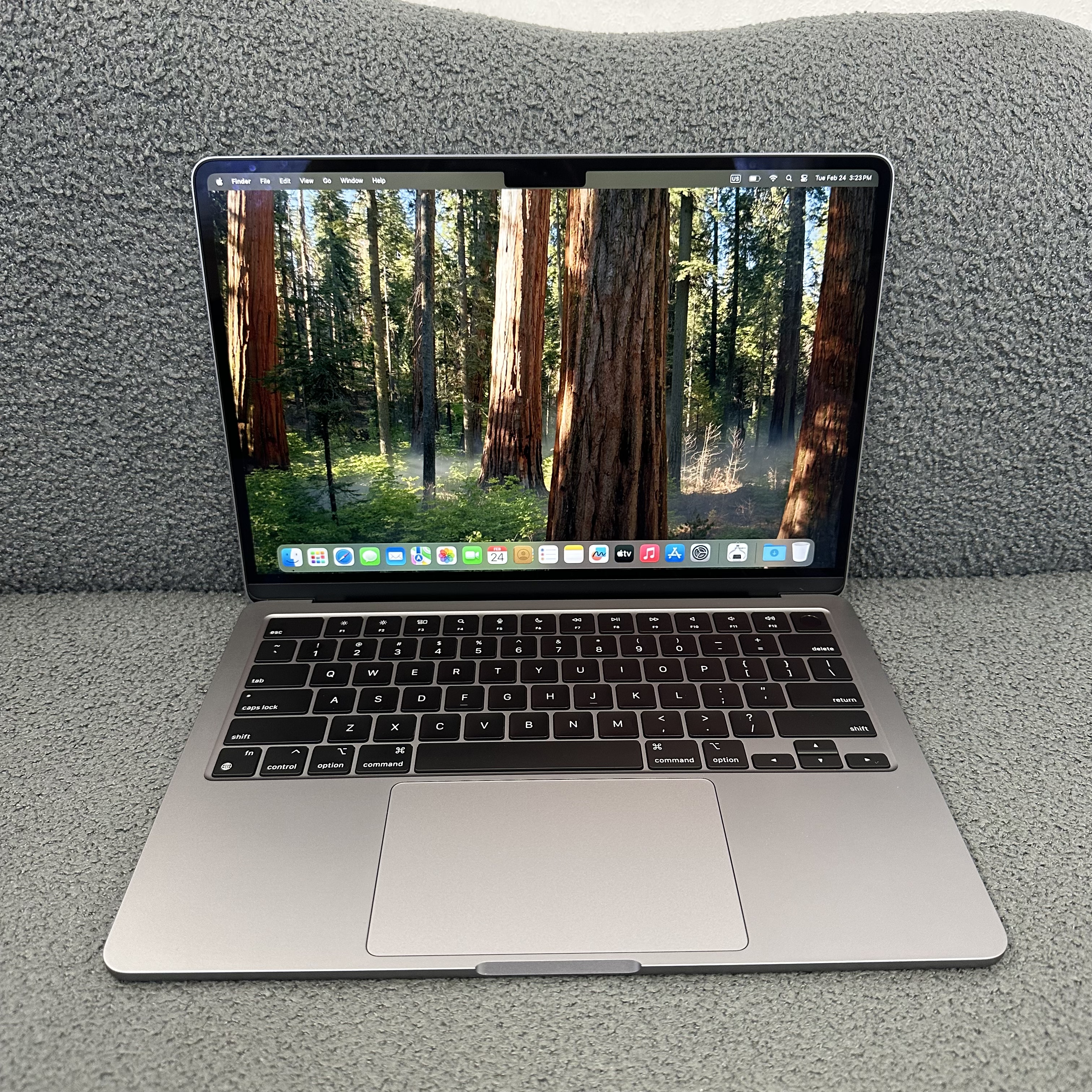 #5644 （超輕薄🔥MacBook M2 Air )APPLE  MacBook Air M2 2022 M2 CPU/8GB Ram/256GB SSD/8核心GPU/Liquid Retina Mon/13.6吋/太空灰色/ Gaming Laptop / Notebook/ PC / Laptop / MacbookAir / MacBook Pro / MacBookPro