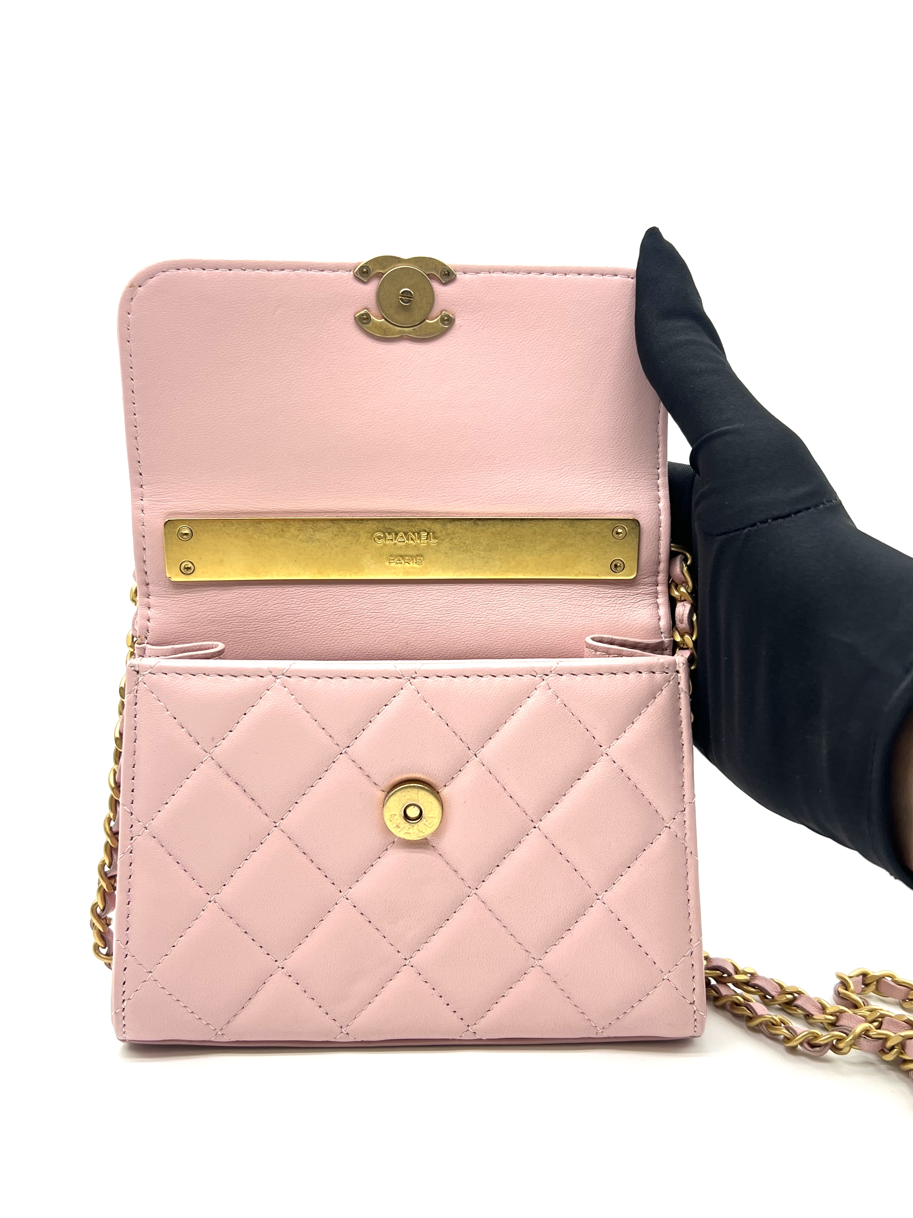 Pre-Owned Chanel Mini Handle Purse With Chain / Product Code: 26040704