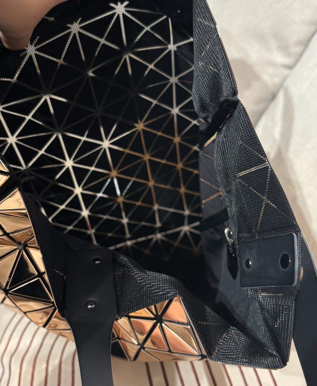 Issey miyake bao bao tote bag, 100%Authentic,98%new ✅dust bag