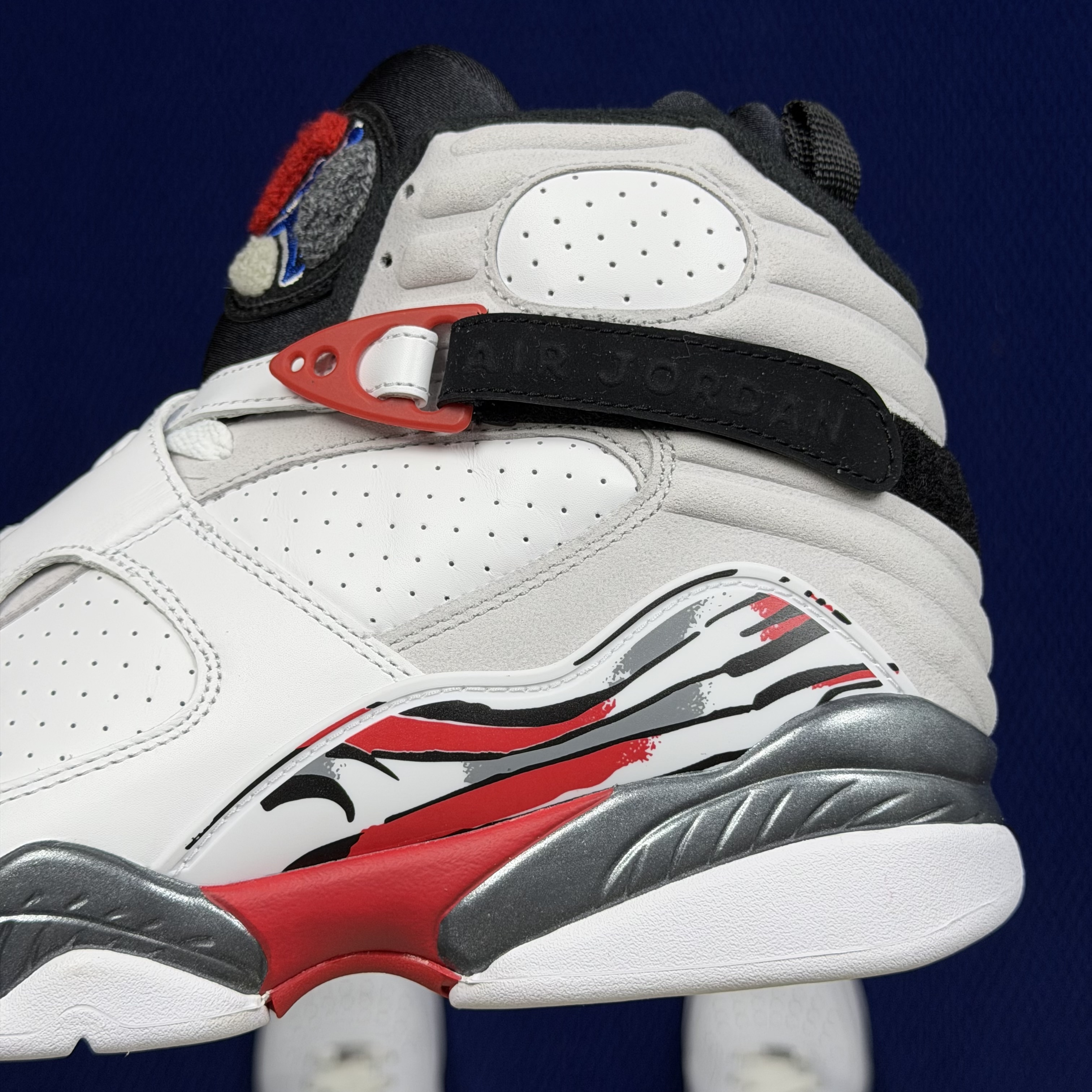 Air Jordan 8 "Bugs Bunny"305381-100