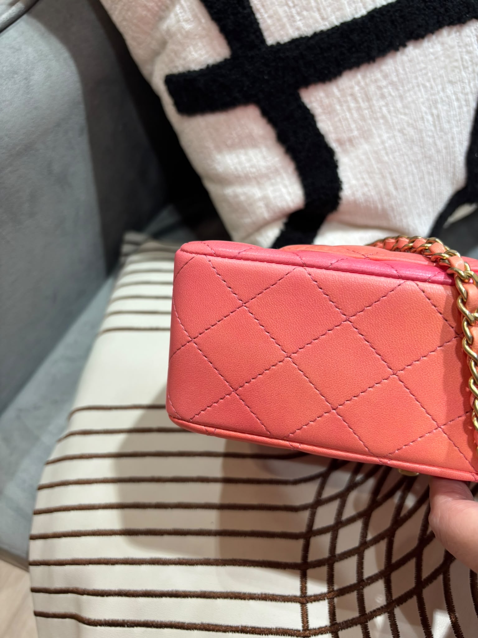 全新 Chanel mini flap bag with Top handle cf20cm 100%Authentic,100% new全新貨品   ✅專門店收據✅晶片✅dust bag✅盒